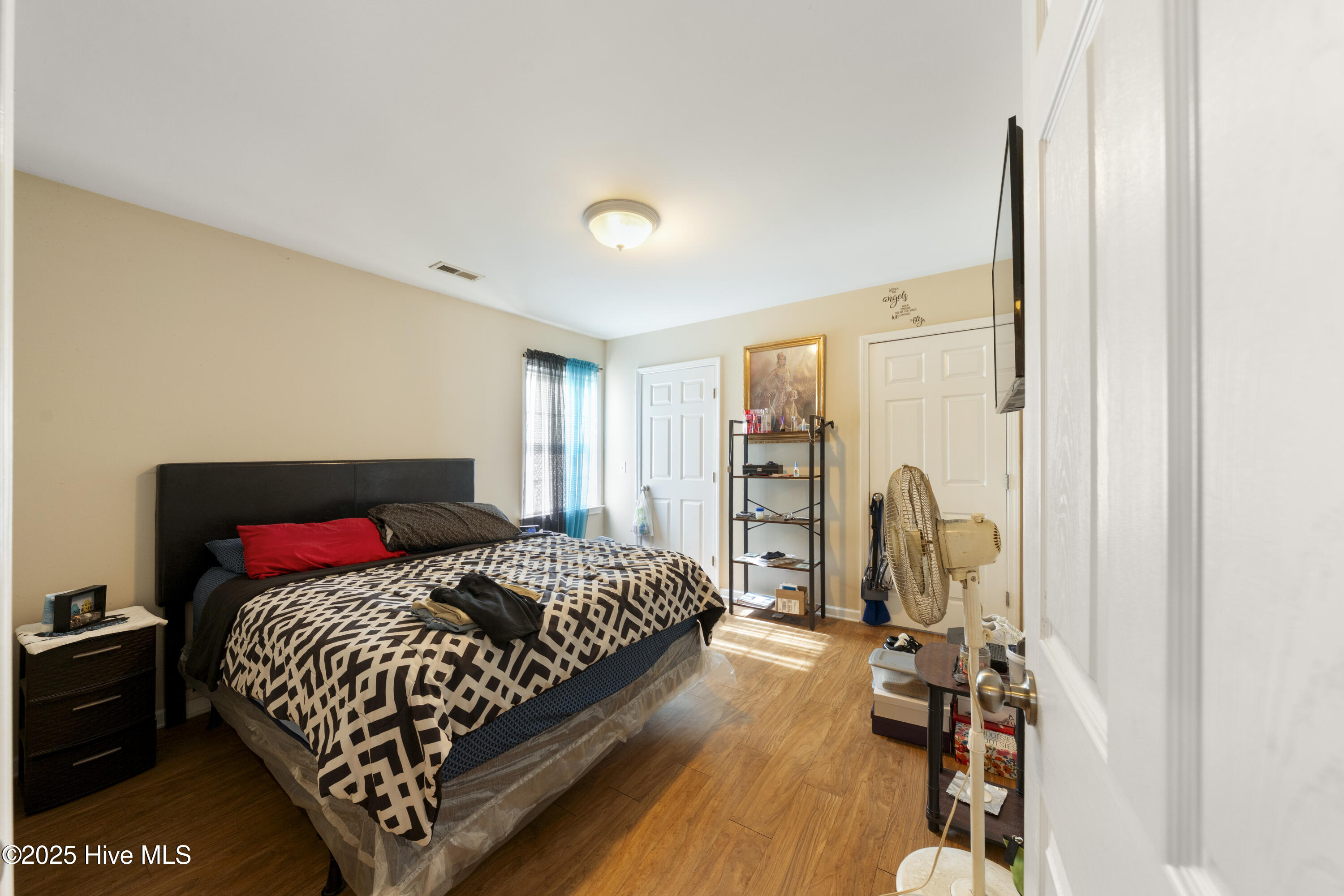 100535915 | Photo 14