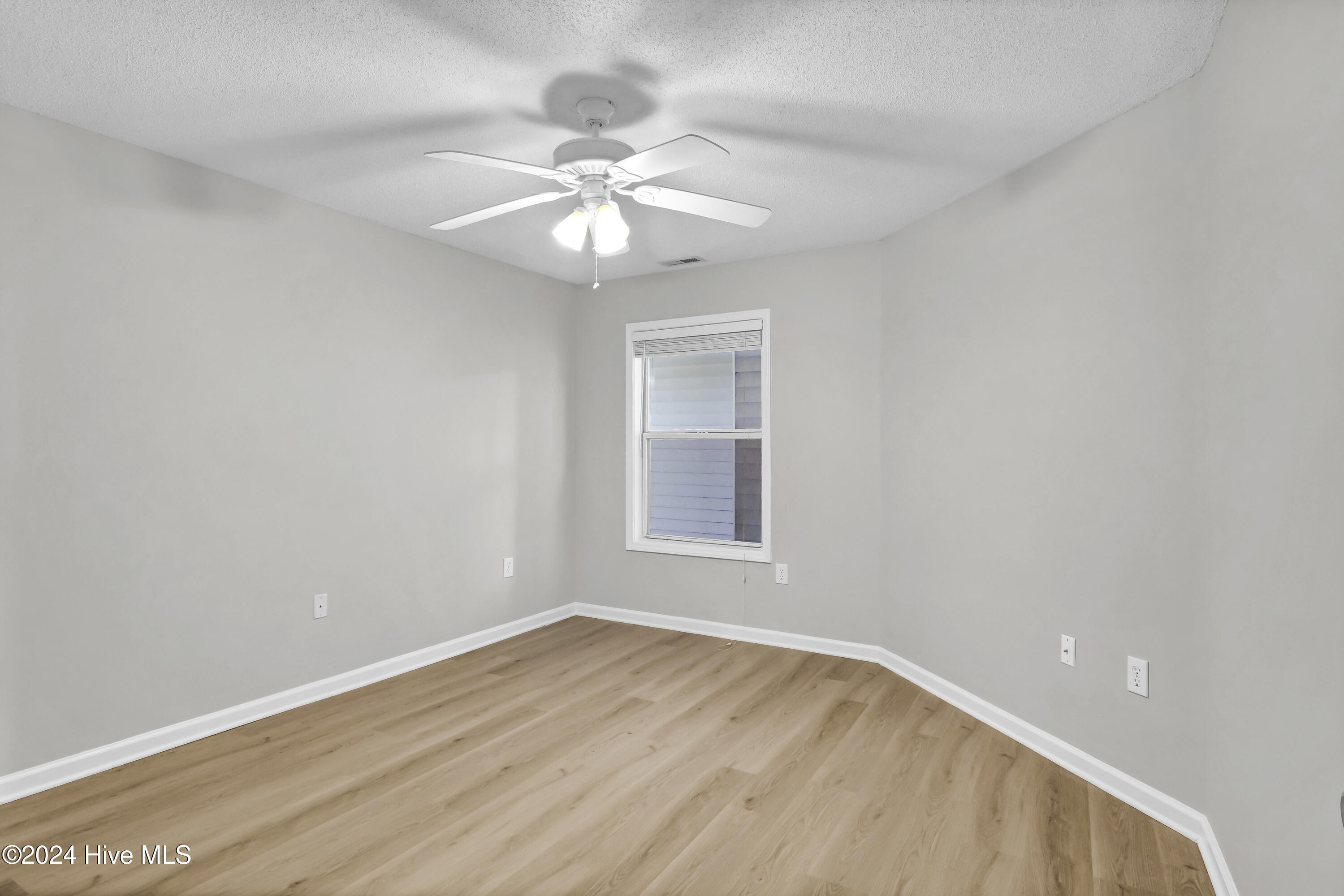 100544436 | Photo 19