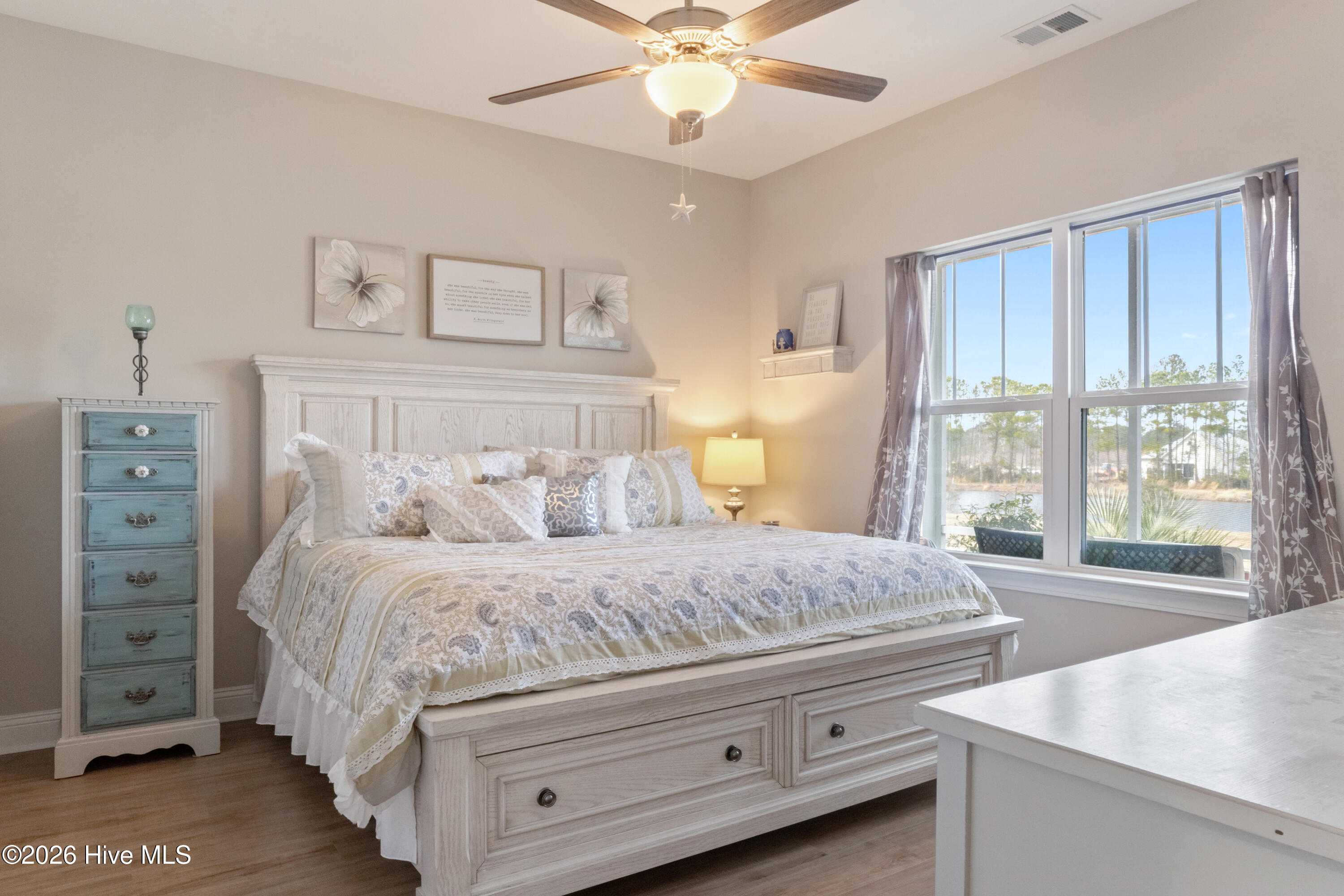 100557212 | Photo 22