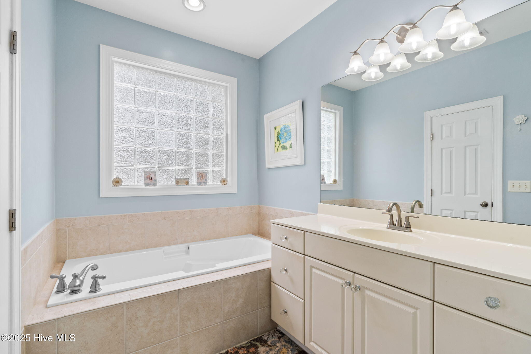 100535013 | Photo 23