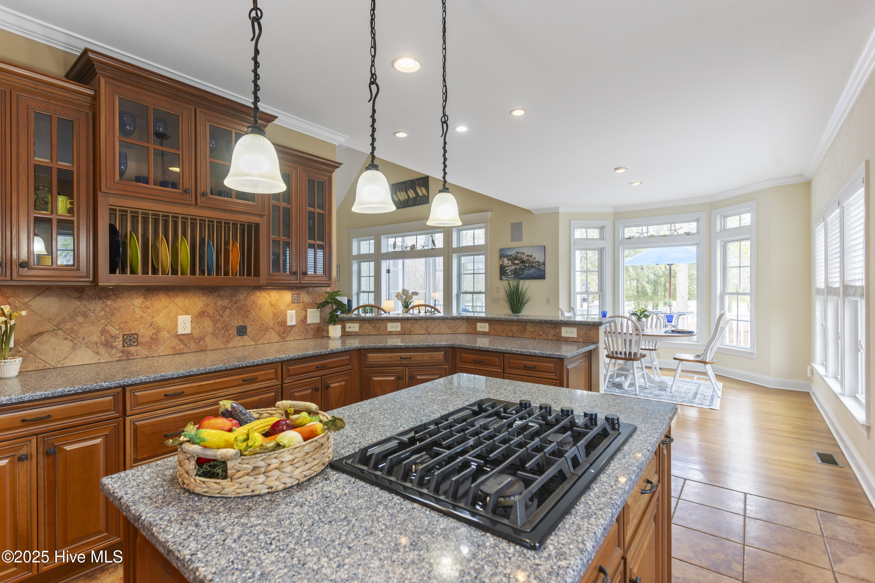 100493610 | Photo 38