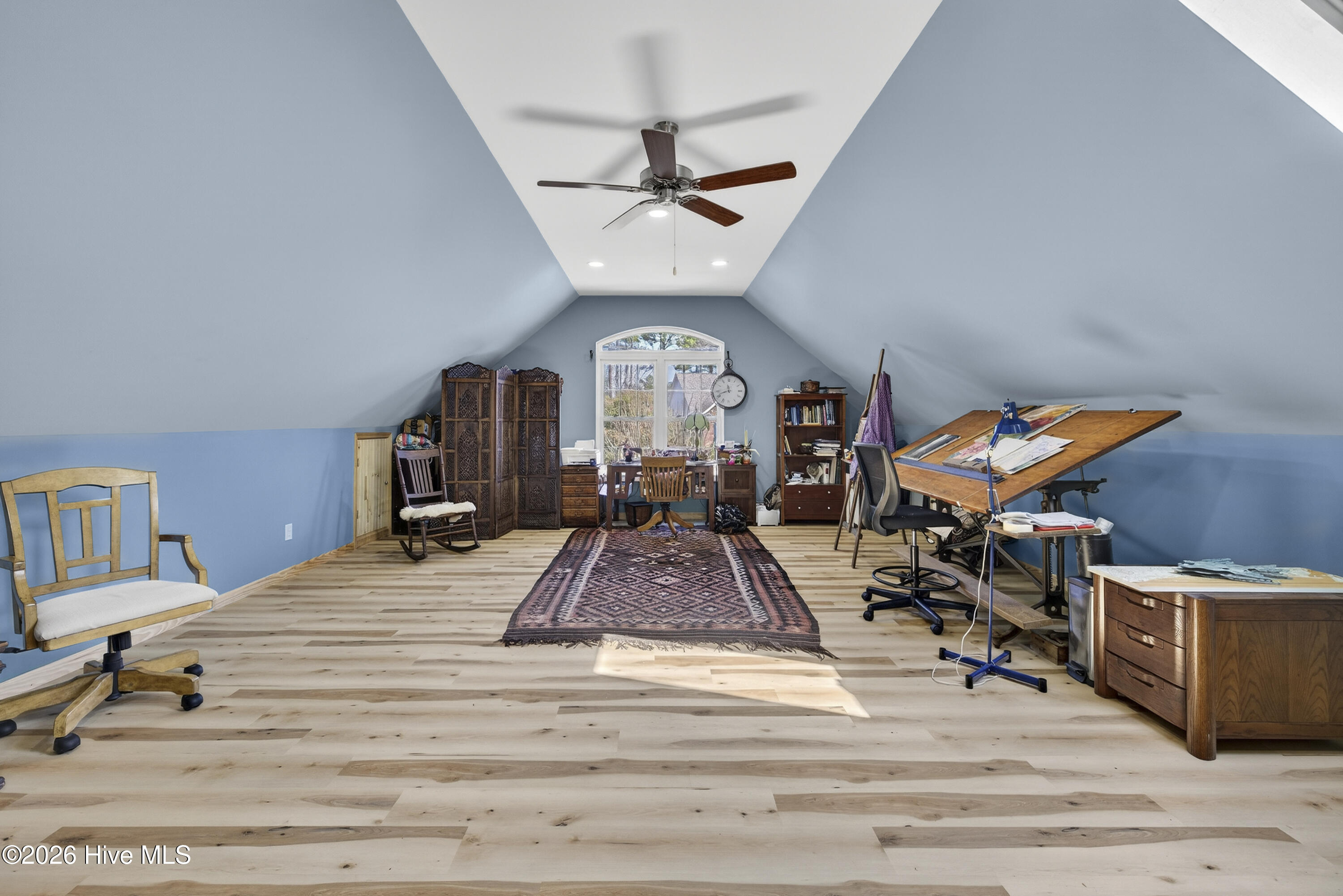 100561189 | Photo 64