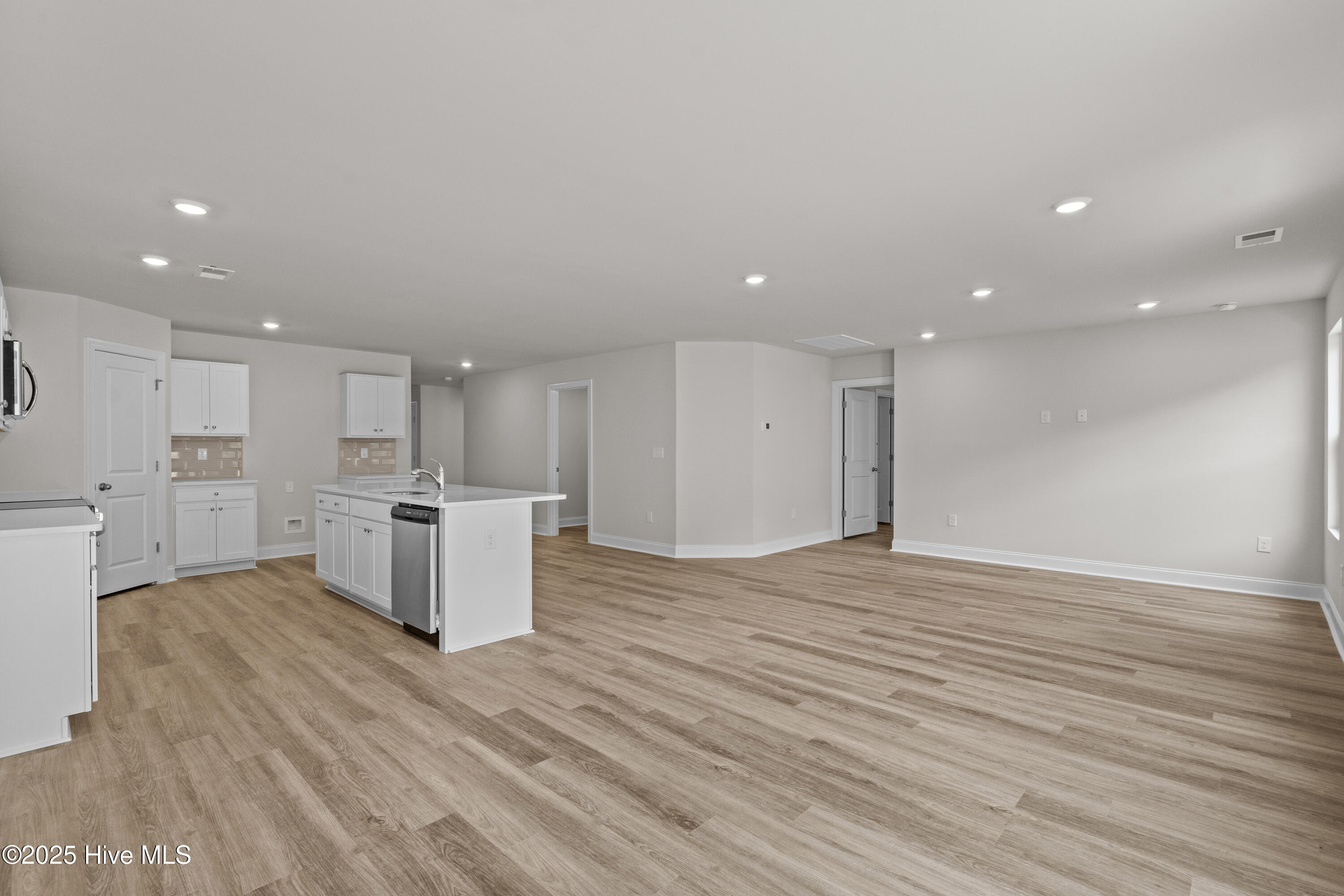 100526772 | Photo 17