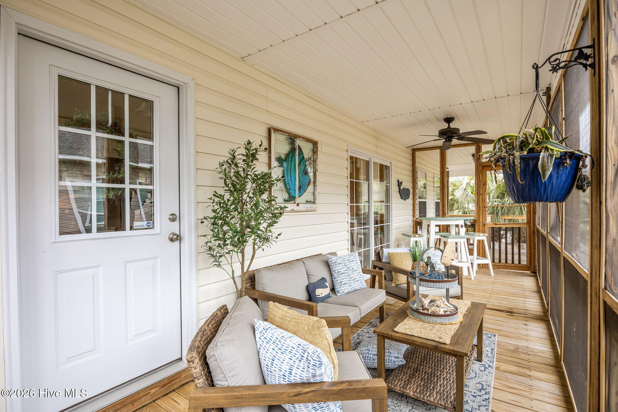 100553265 | Photo 34