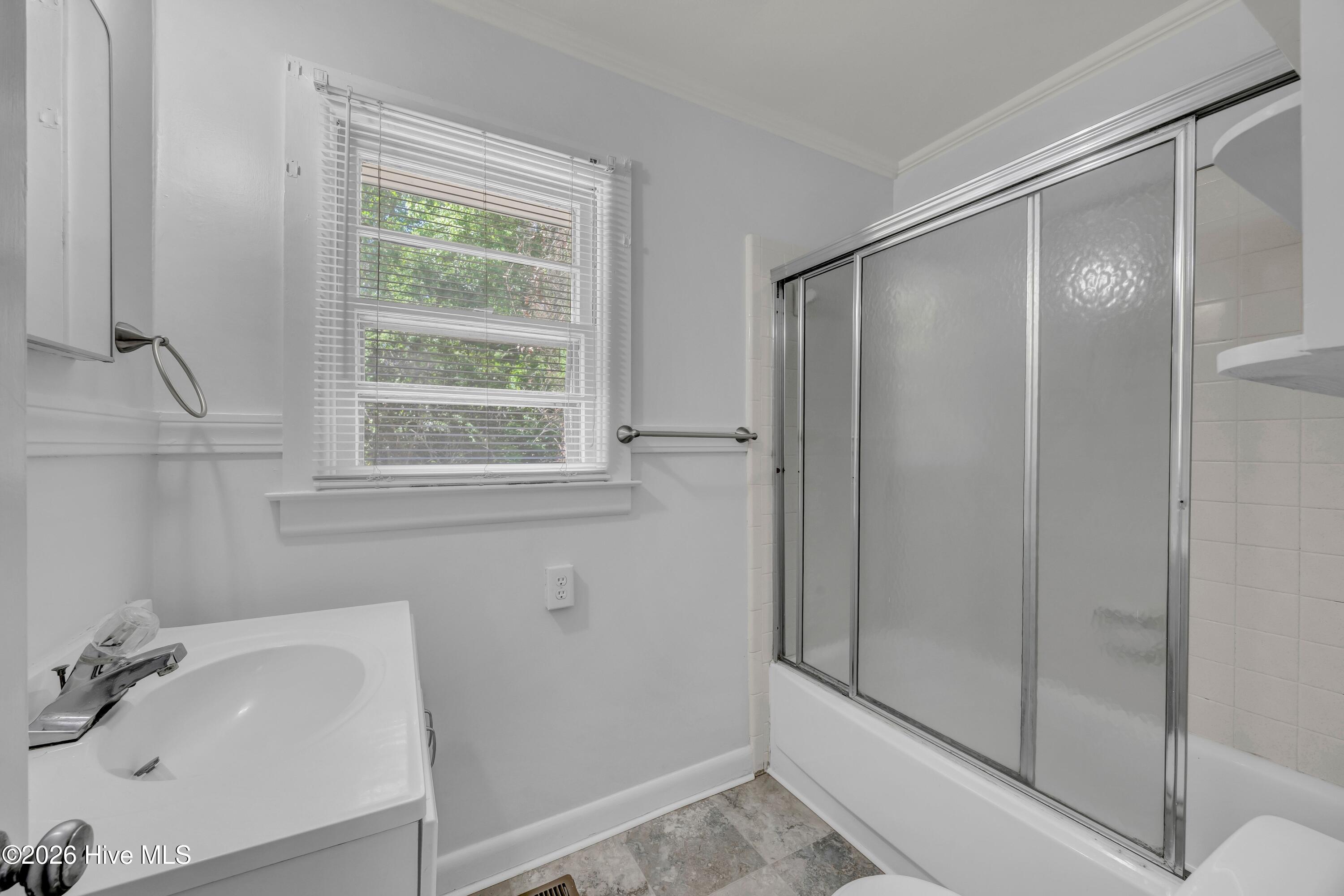 100567987 | Photo 12