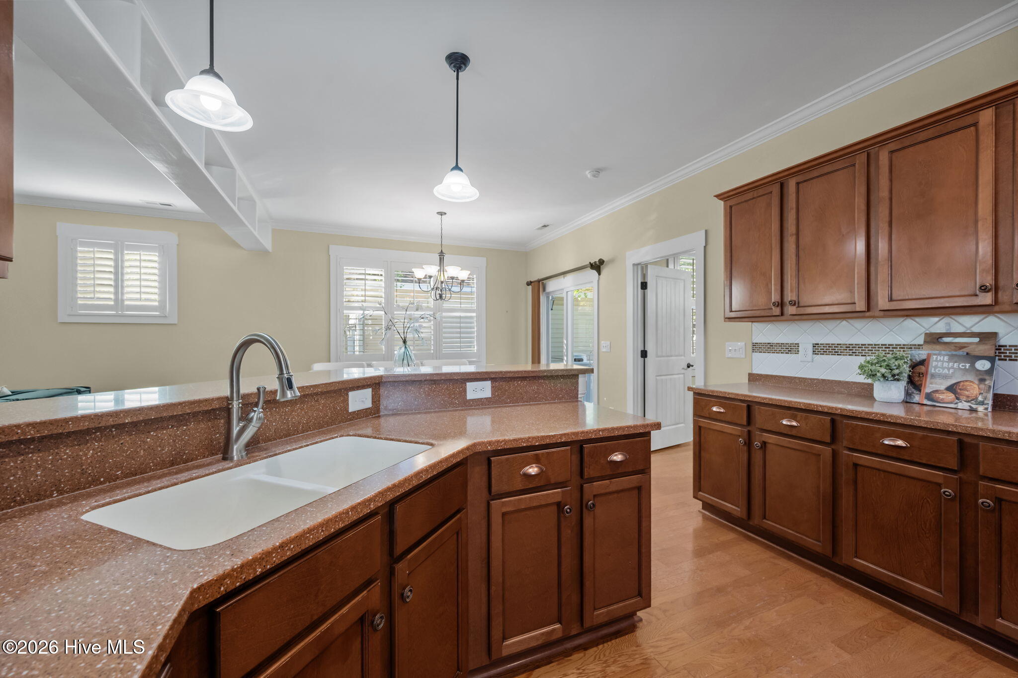 100569497 | Photo 14