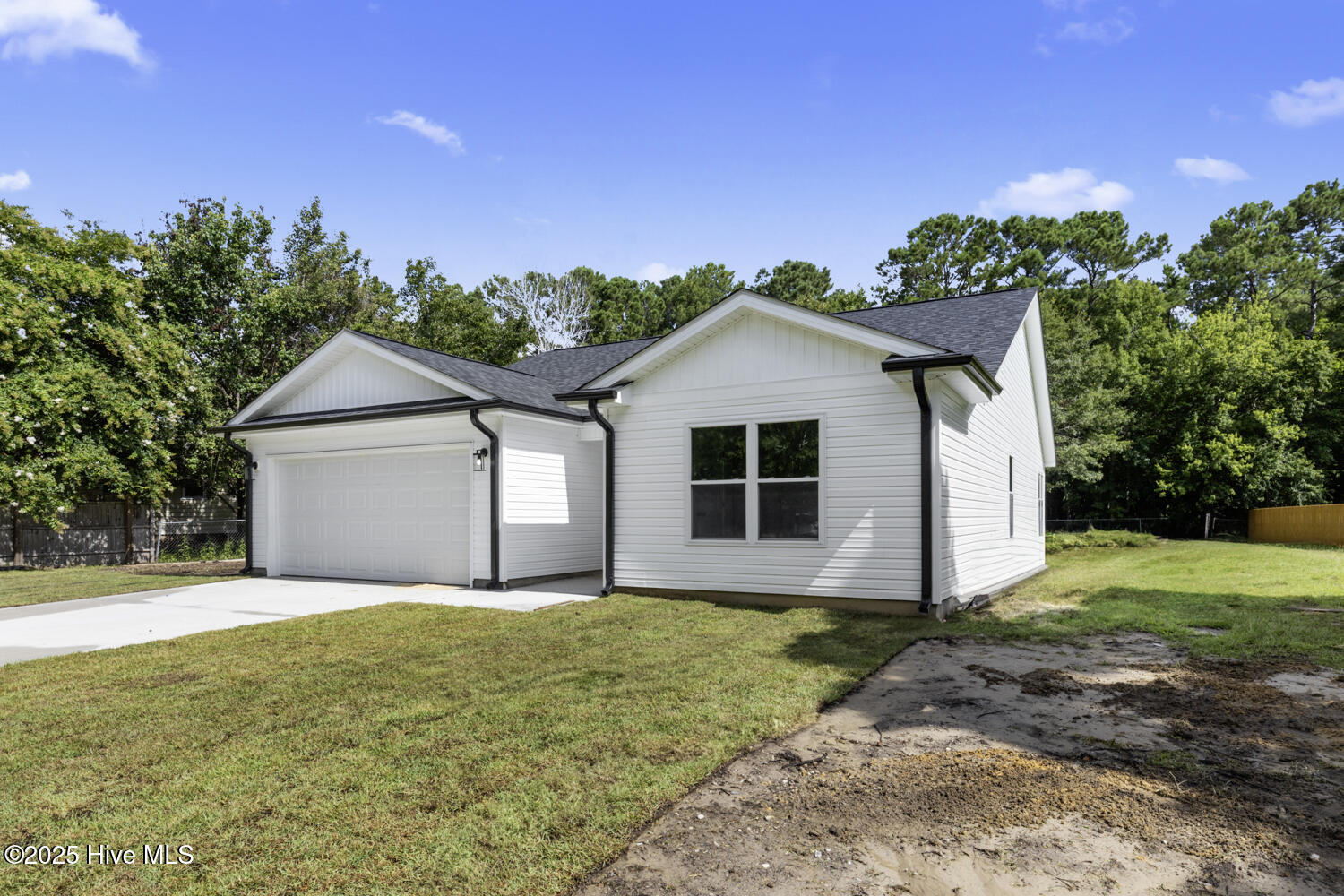 313 Pinewood Drive, Jacksonville, NC 28546 – photo 2: Front of house