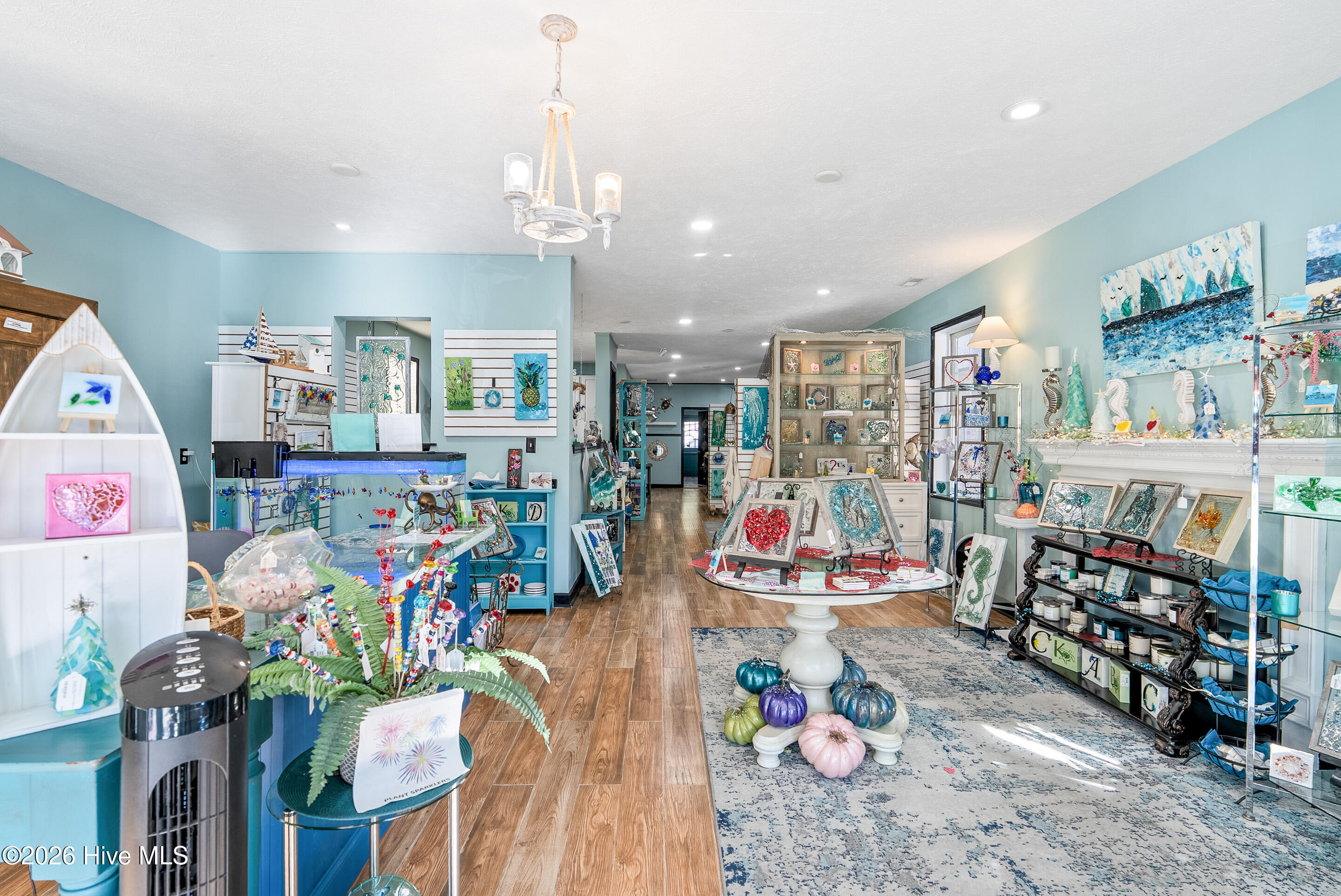 100556890 | Photo 19