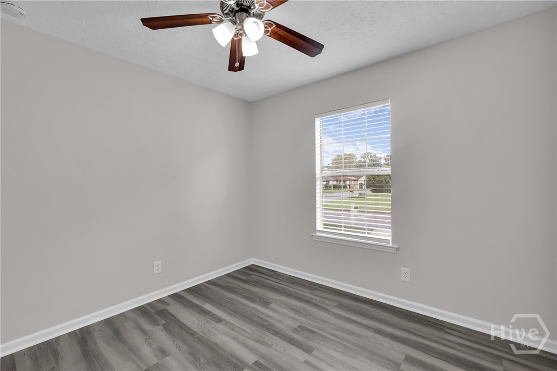 Guest Room (2)