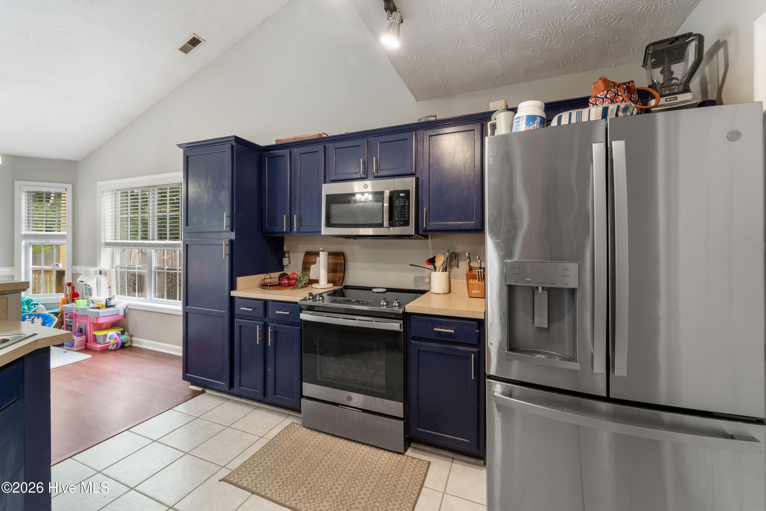 100568896 | Photo 12