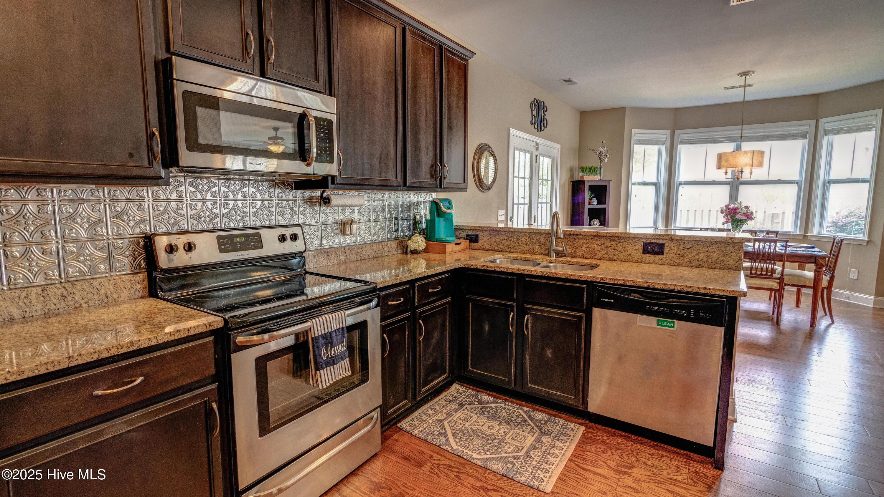 100540832 | Photo 16