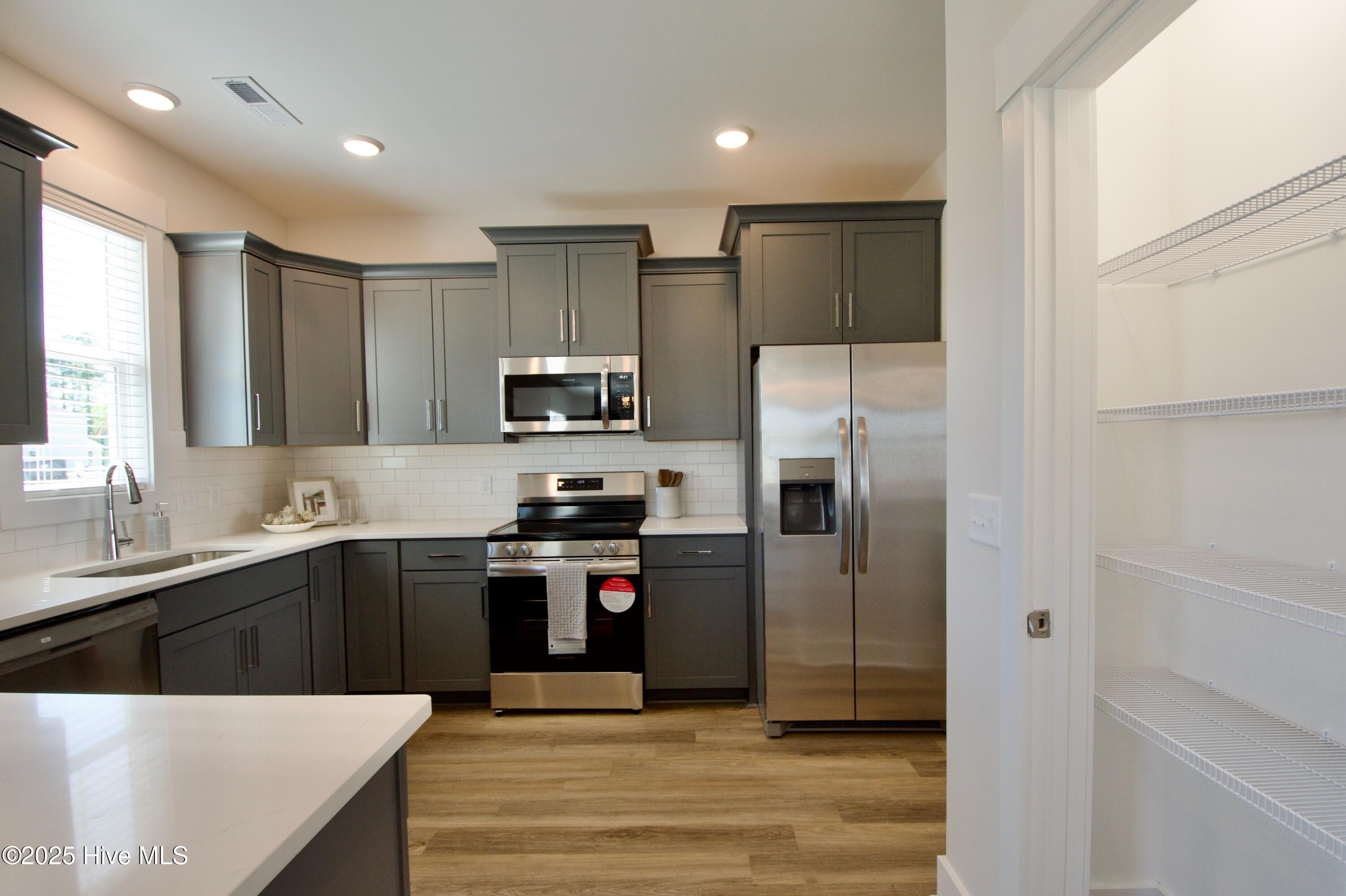 100513950 | Photo 10