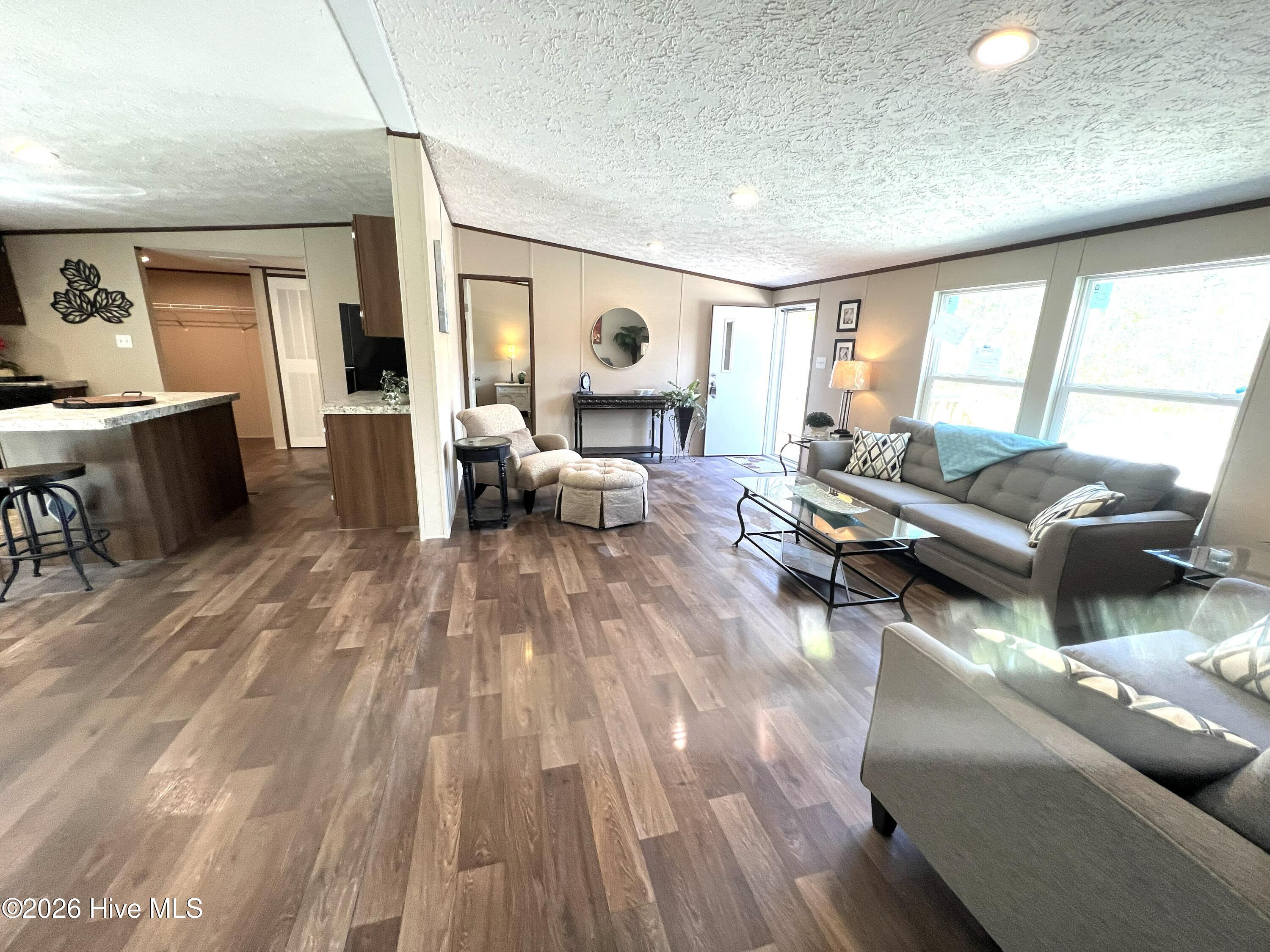 100563210 | Photo 10