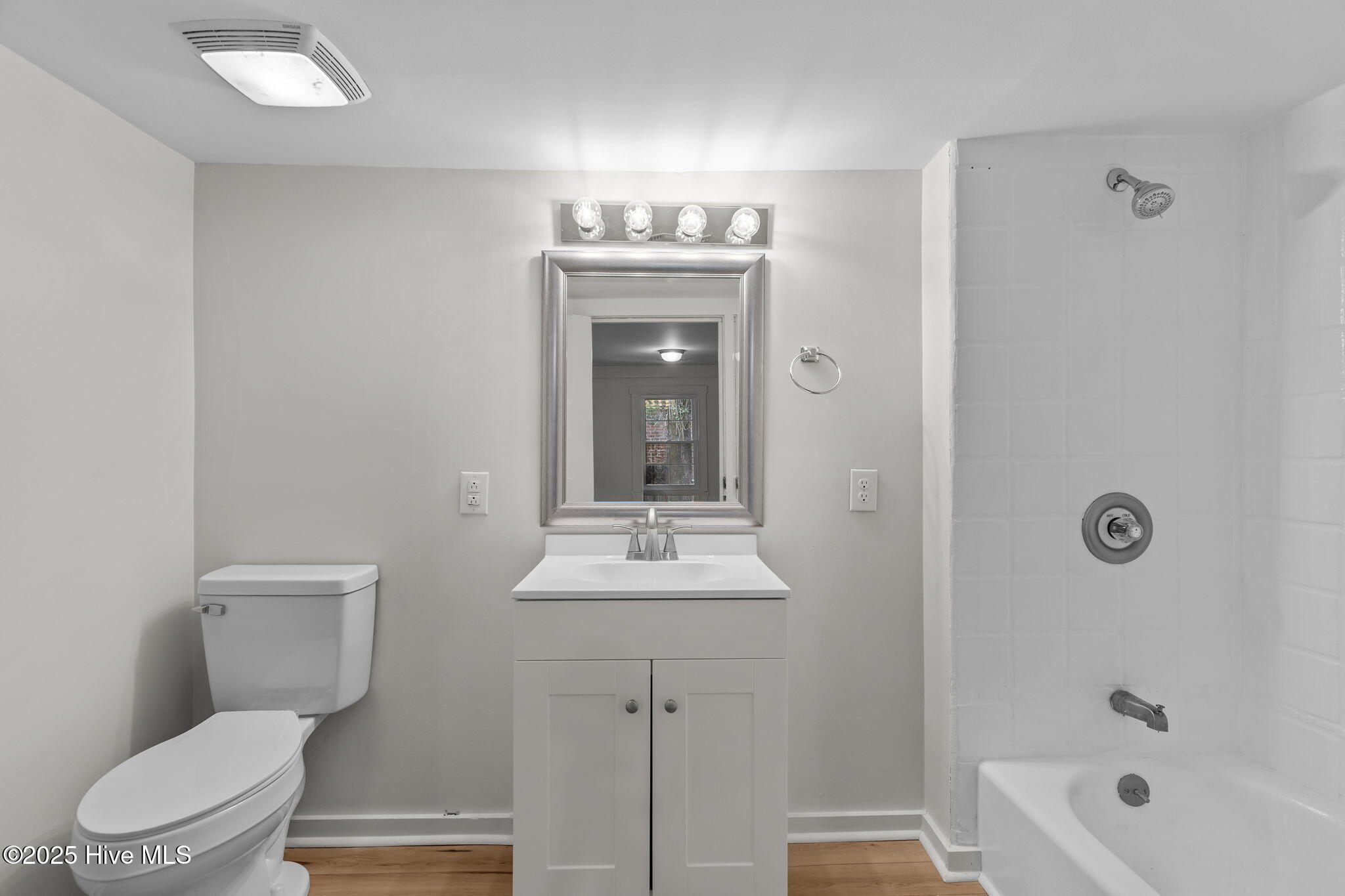 100556871 | Photo 25