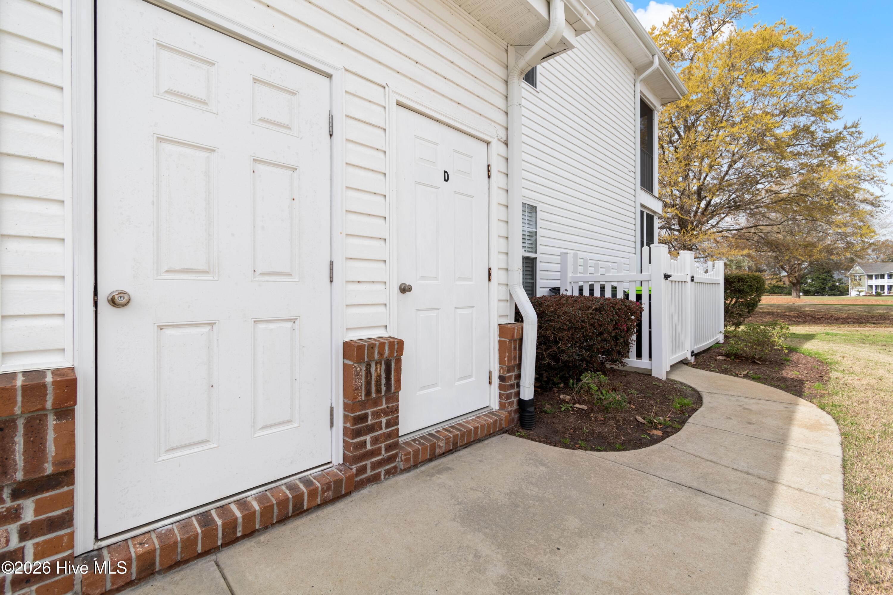 100560403 | Photo 38