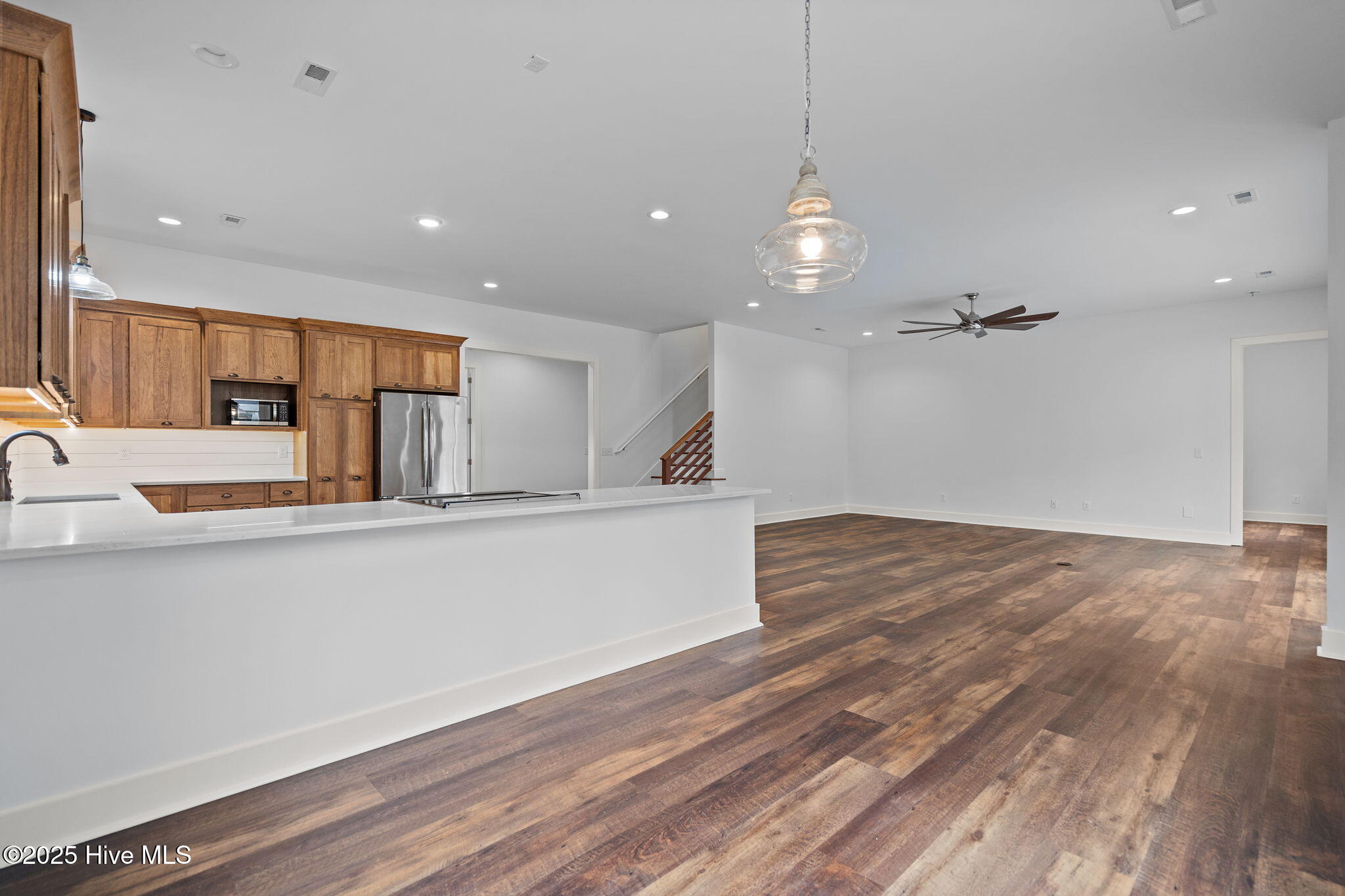 100532333 | Photo 107