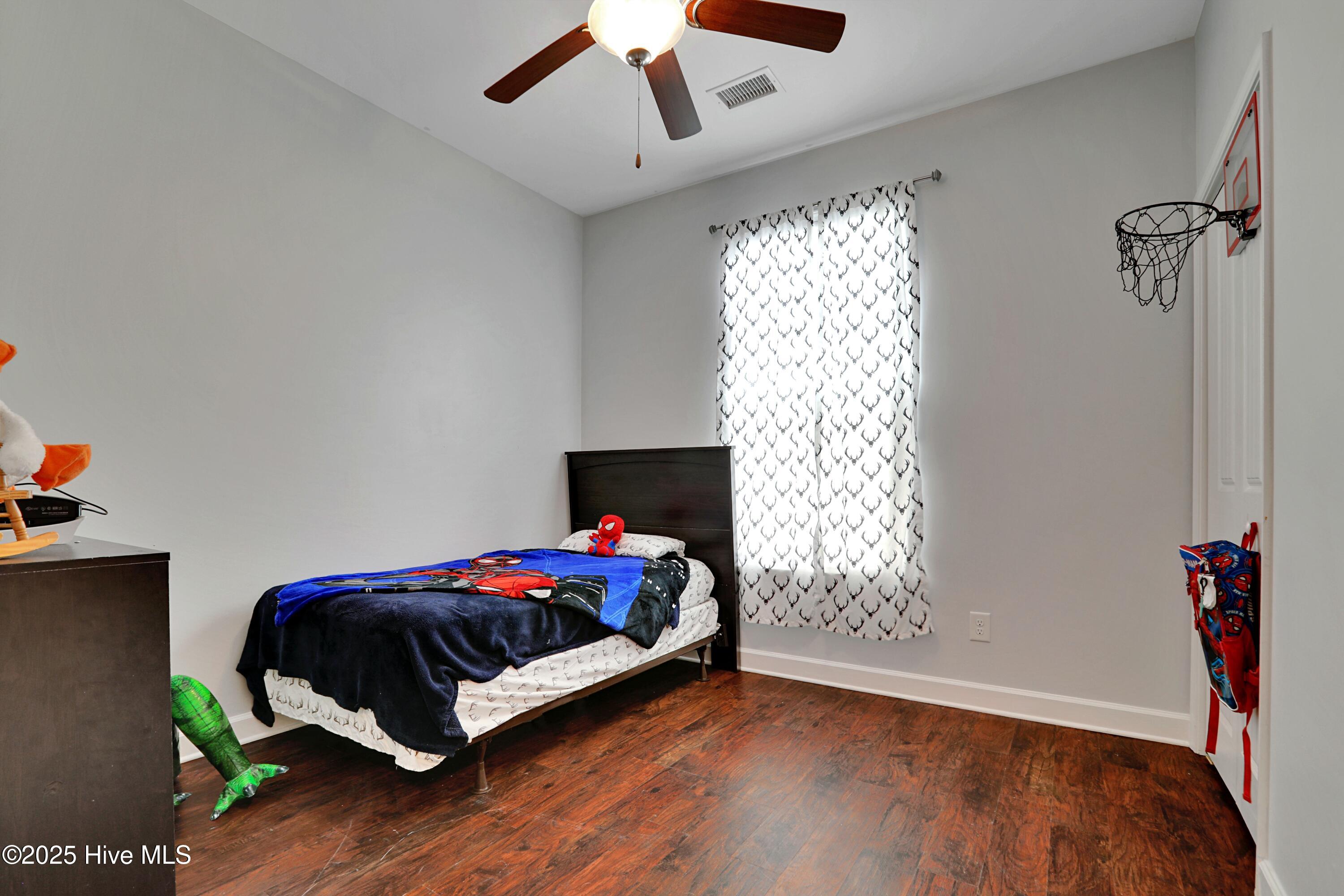 100525620 | Photo 18