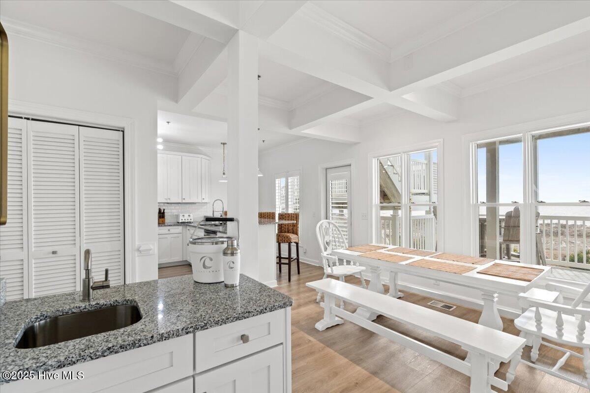 100540998 | Photo 11