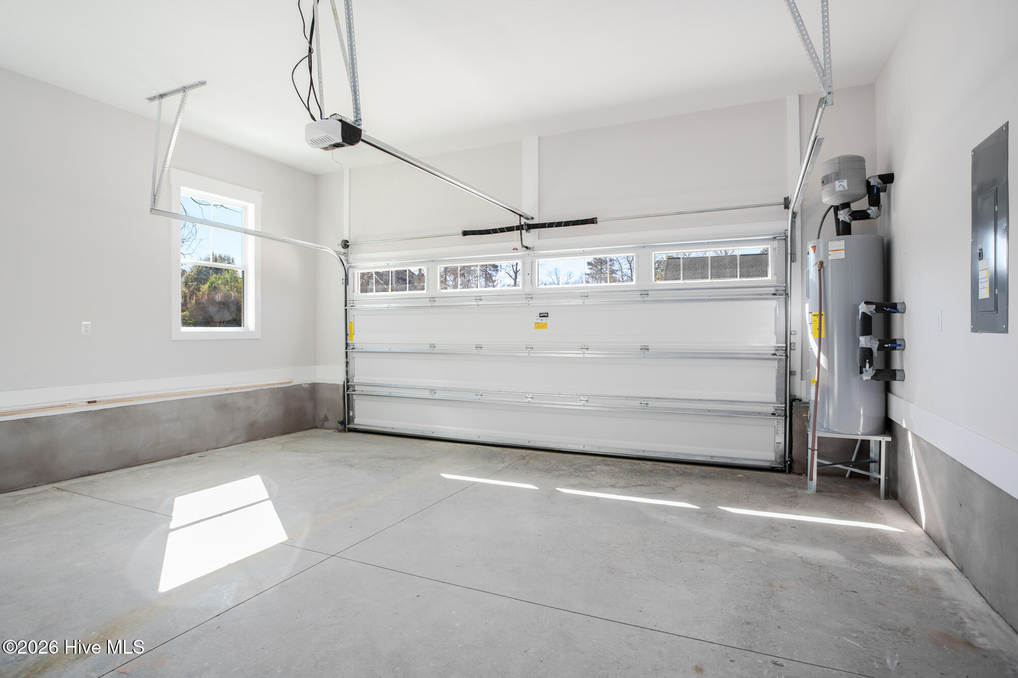 100564009 | Photo 42