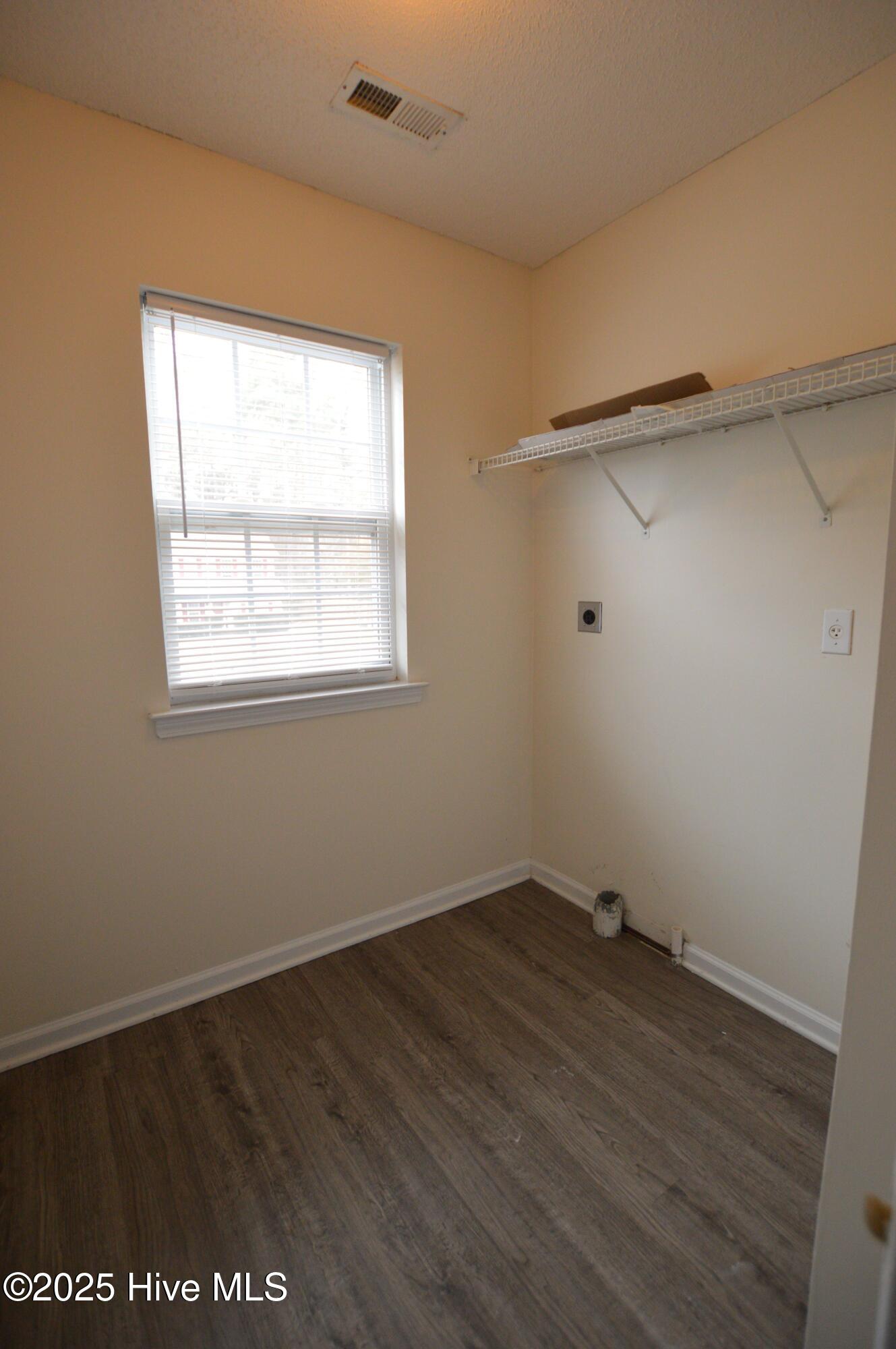 100532457 | Photo 13