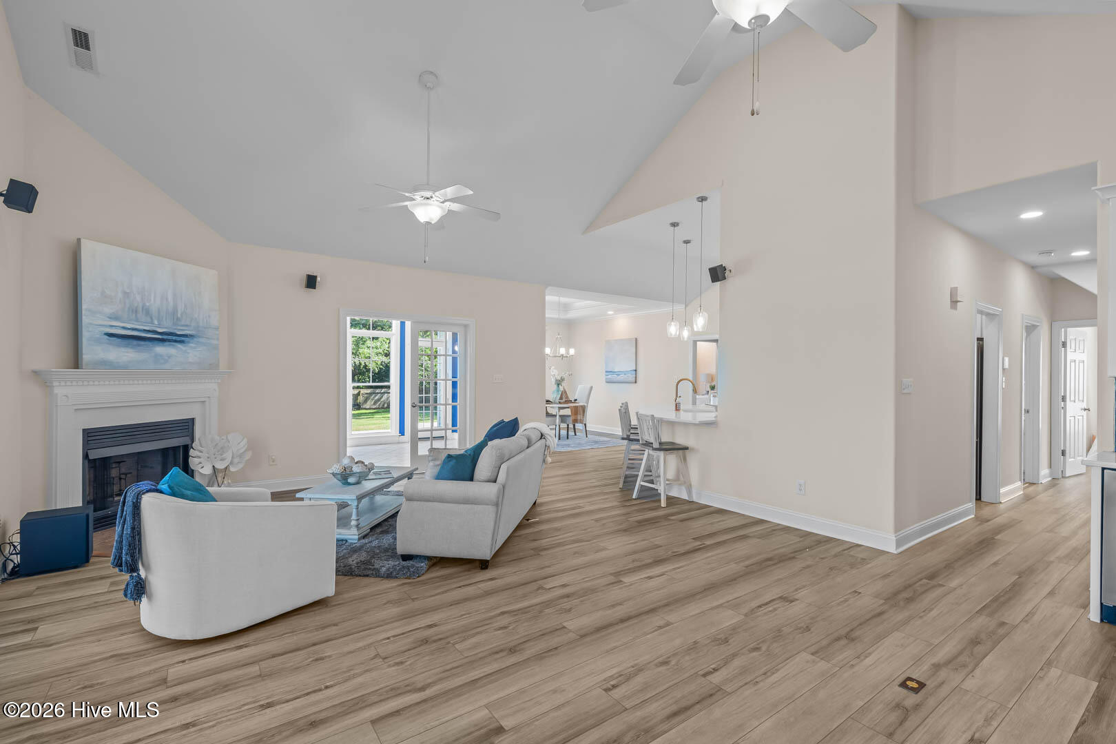 100552363 | Photo 12