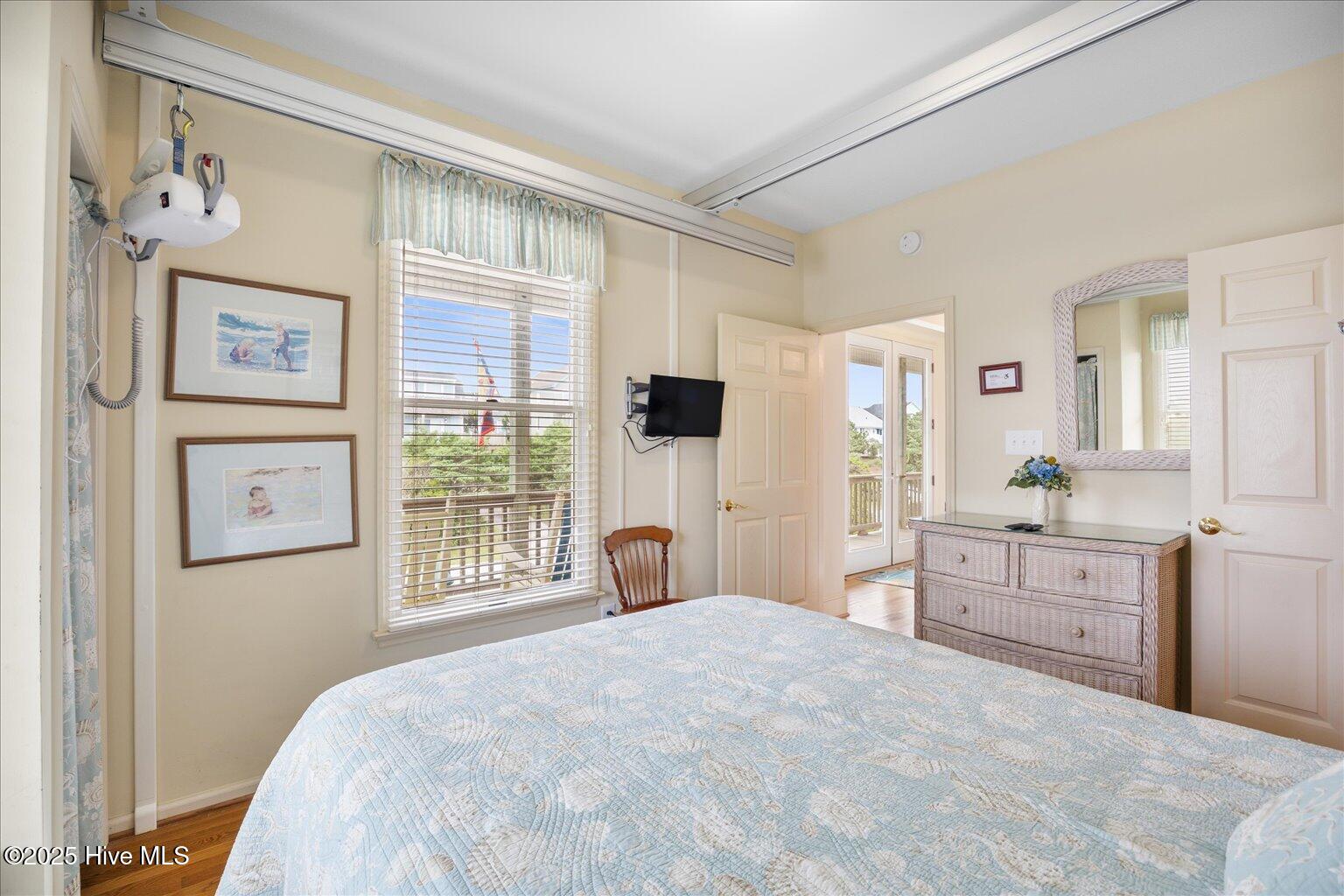 100526123 | Photo 33