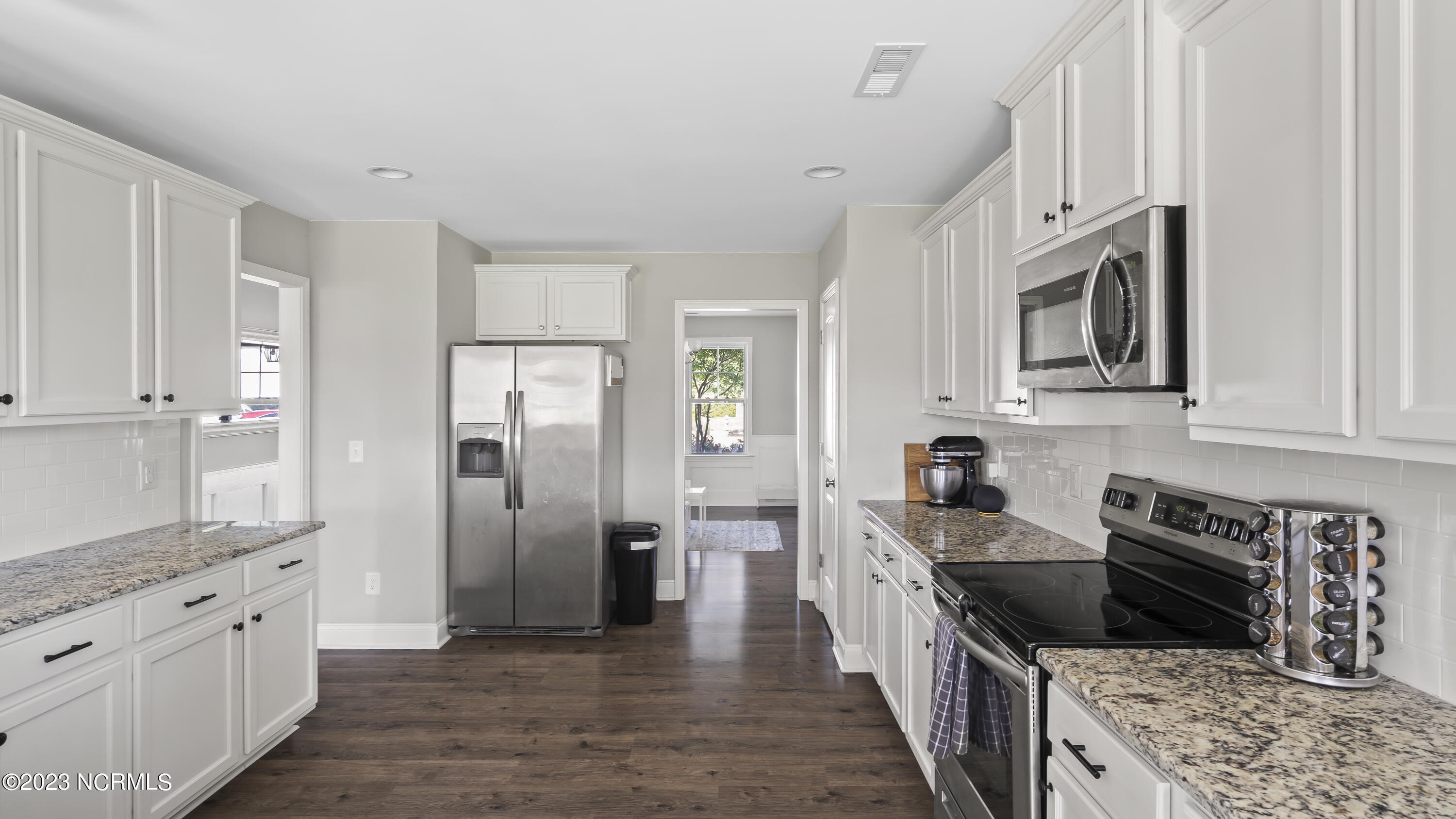 100563607 | Photo 15