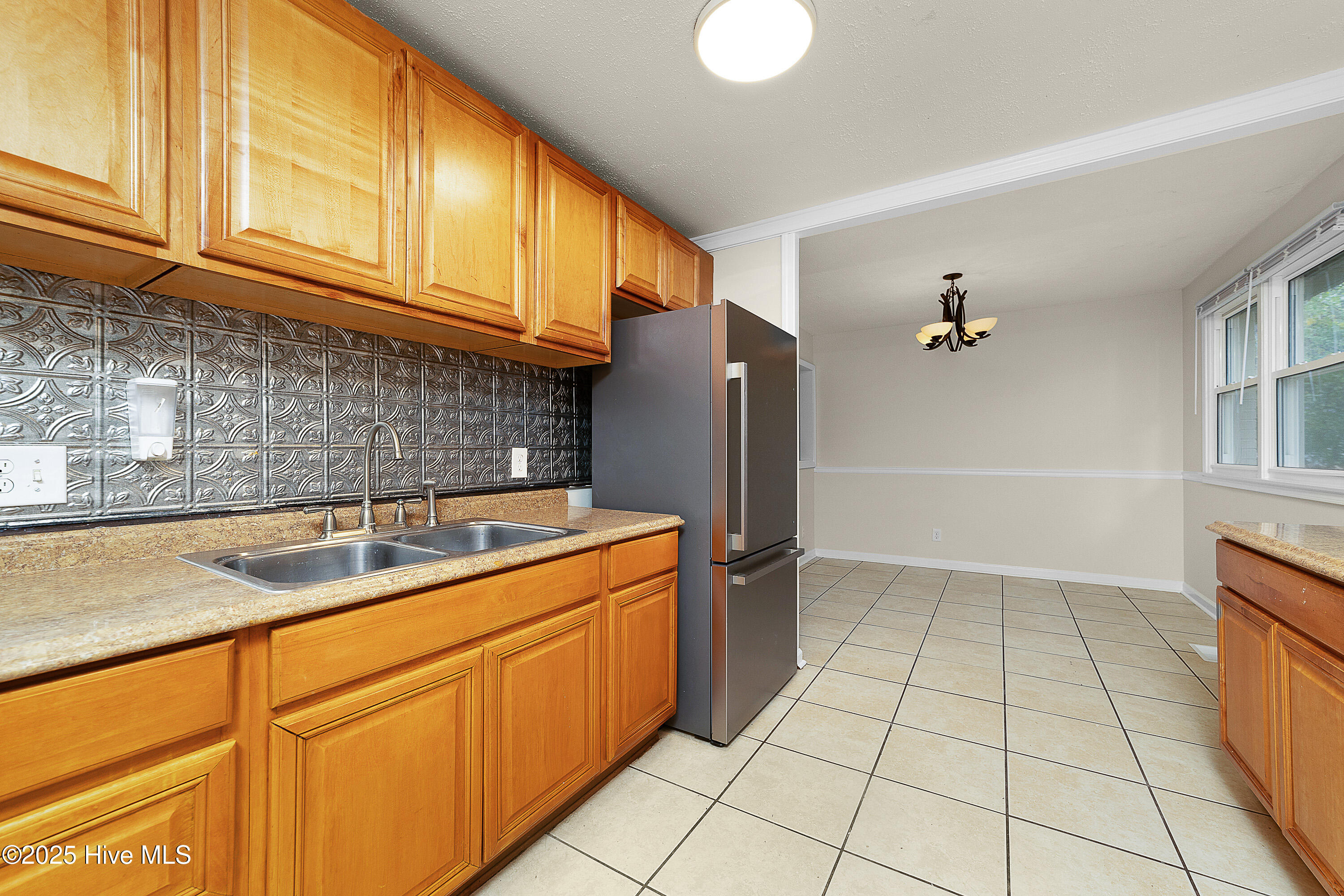 100541900 | Photo 10