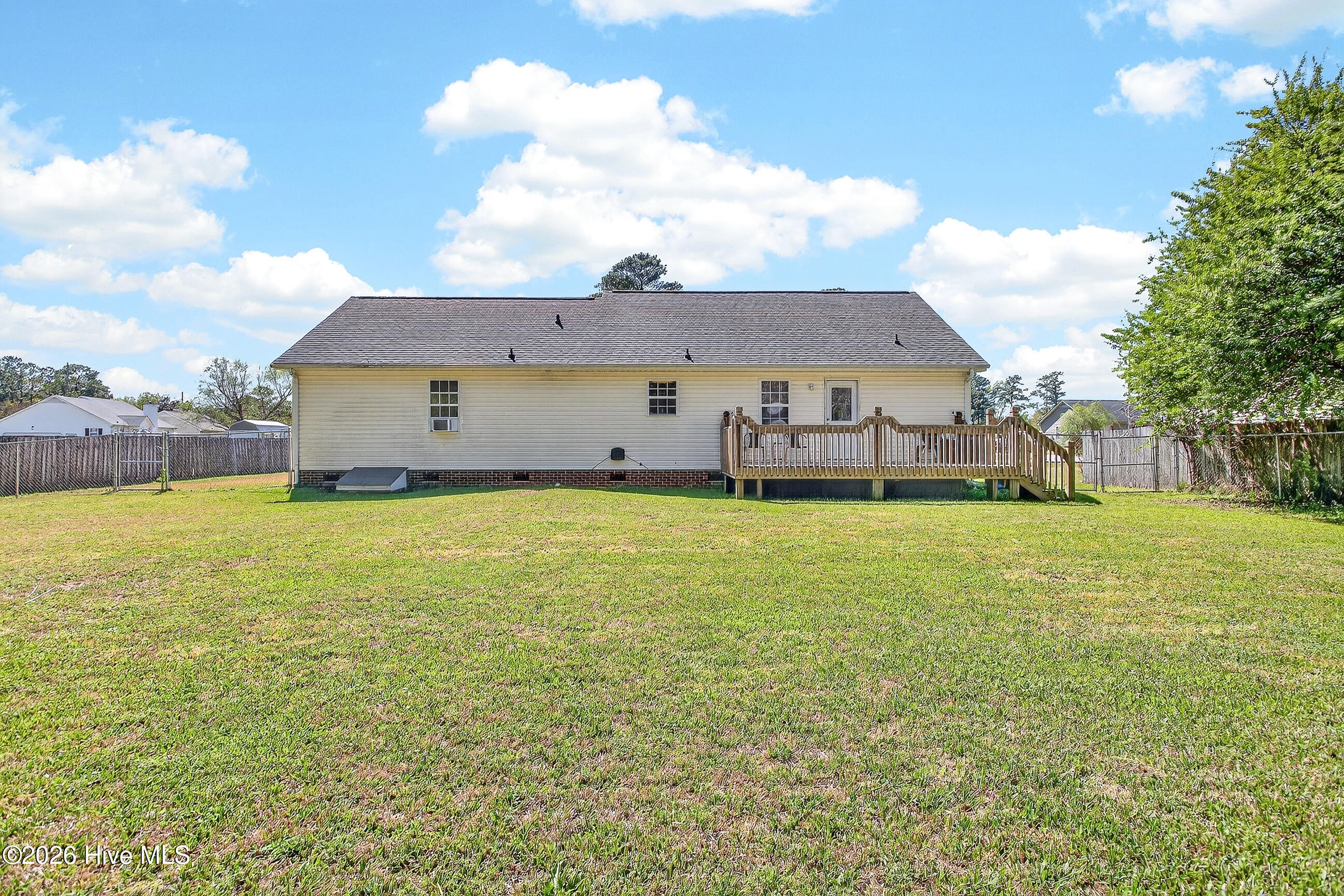 100565409 | Photo 24