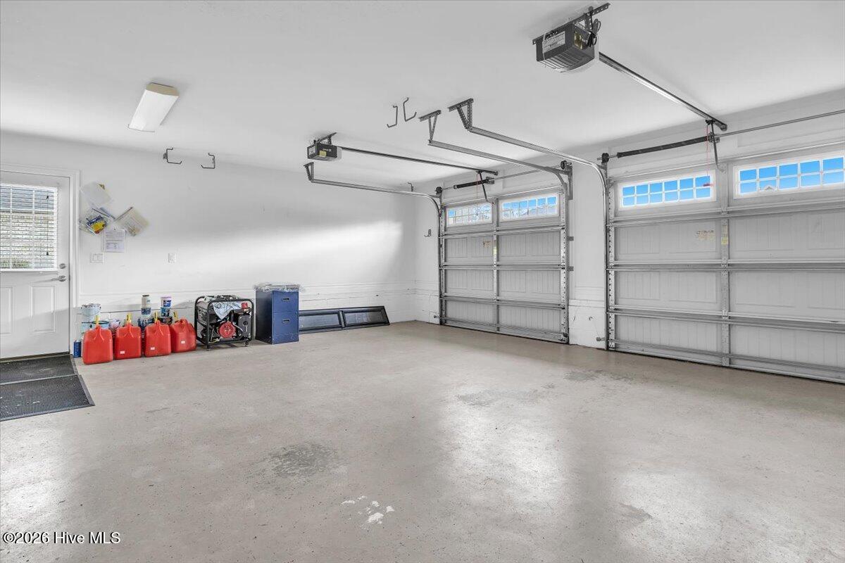 100559889 | Photo 24