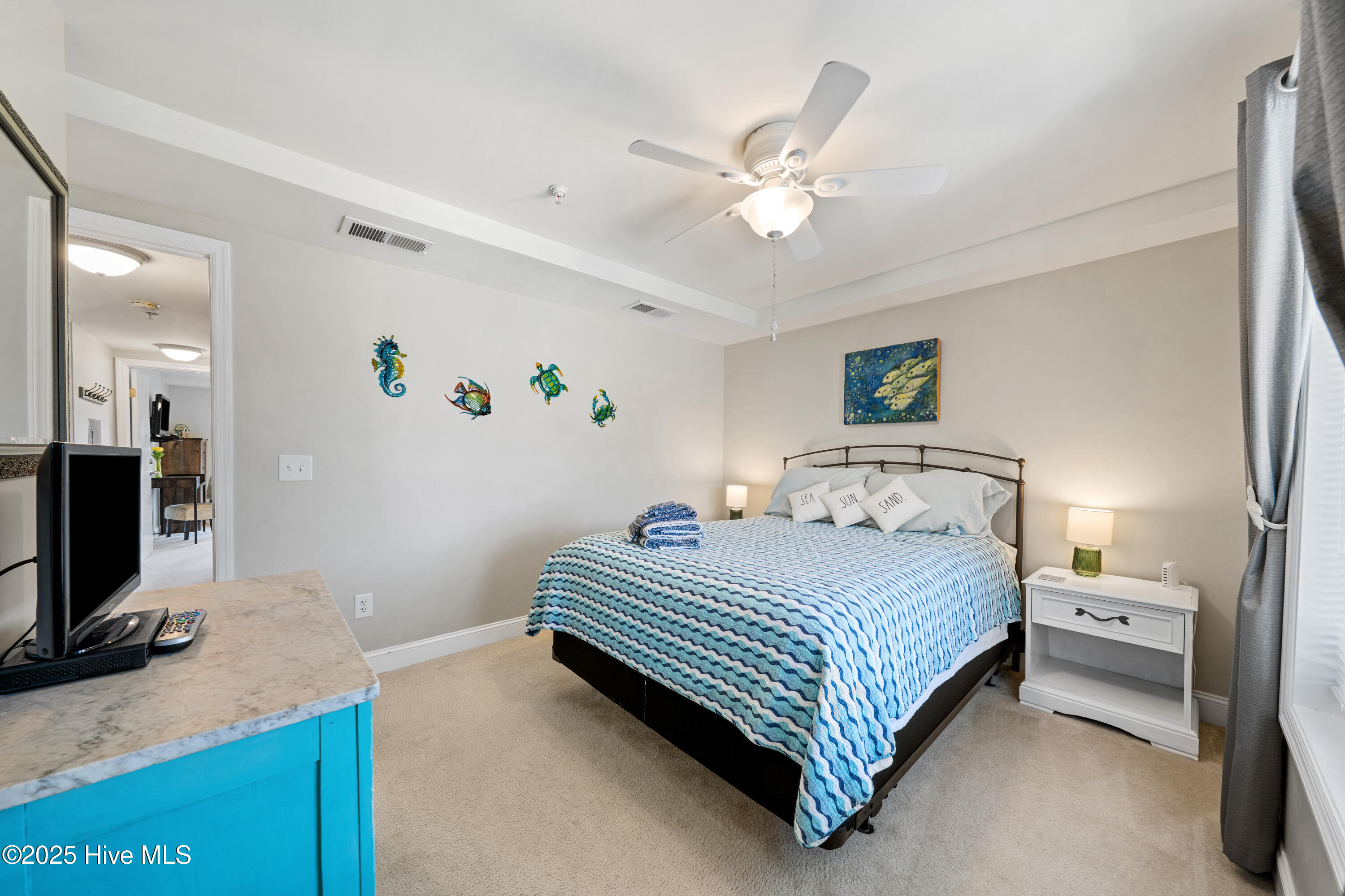 100562977 | Photo 51