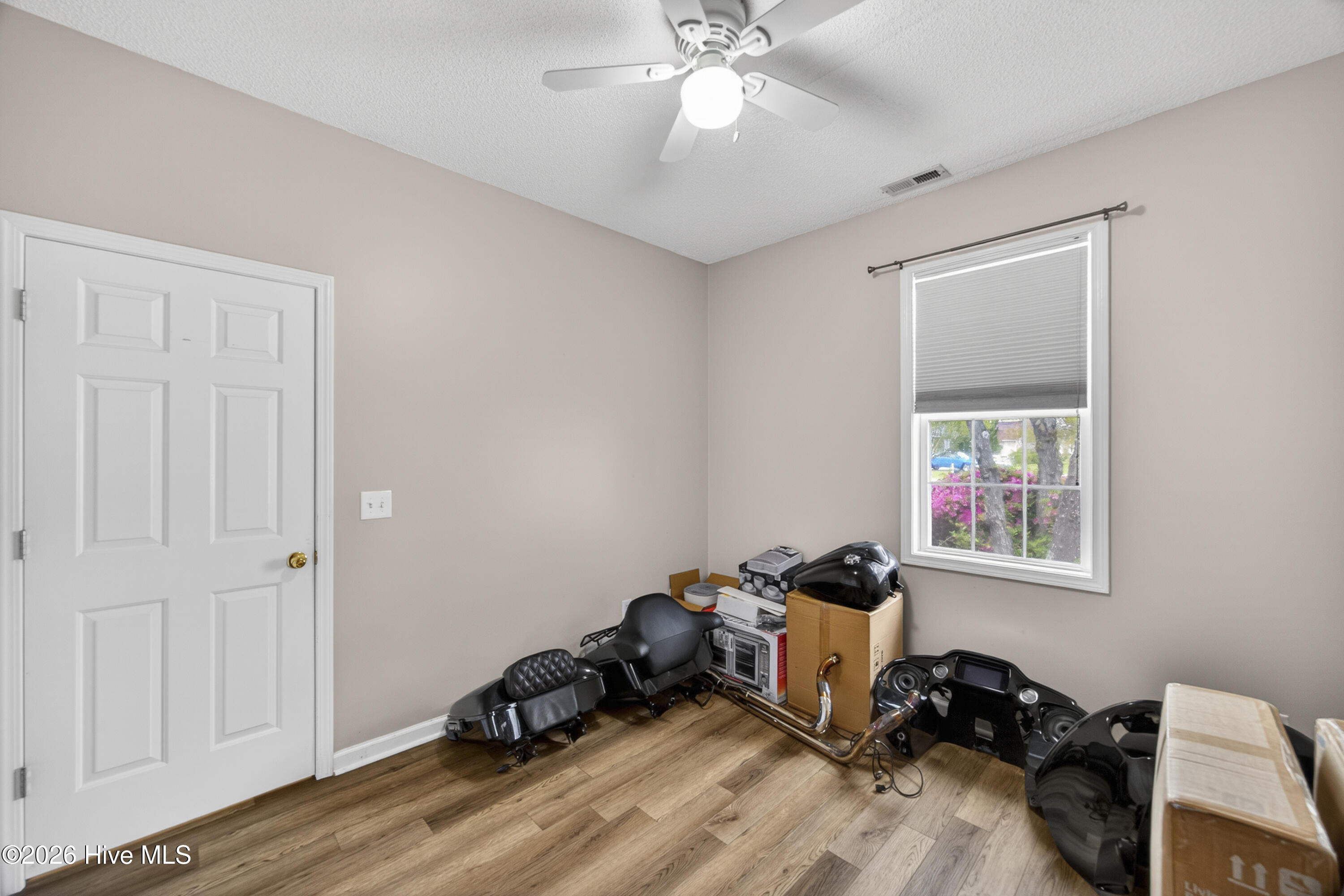 100565929 | Photo 40