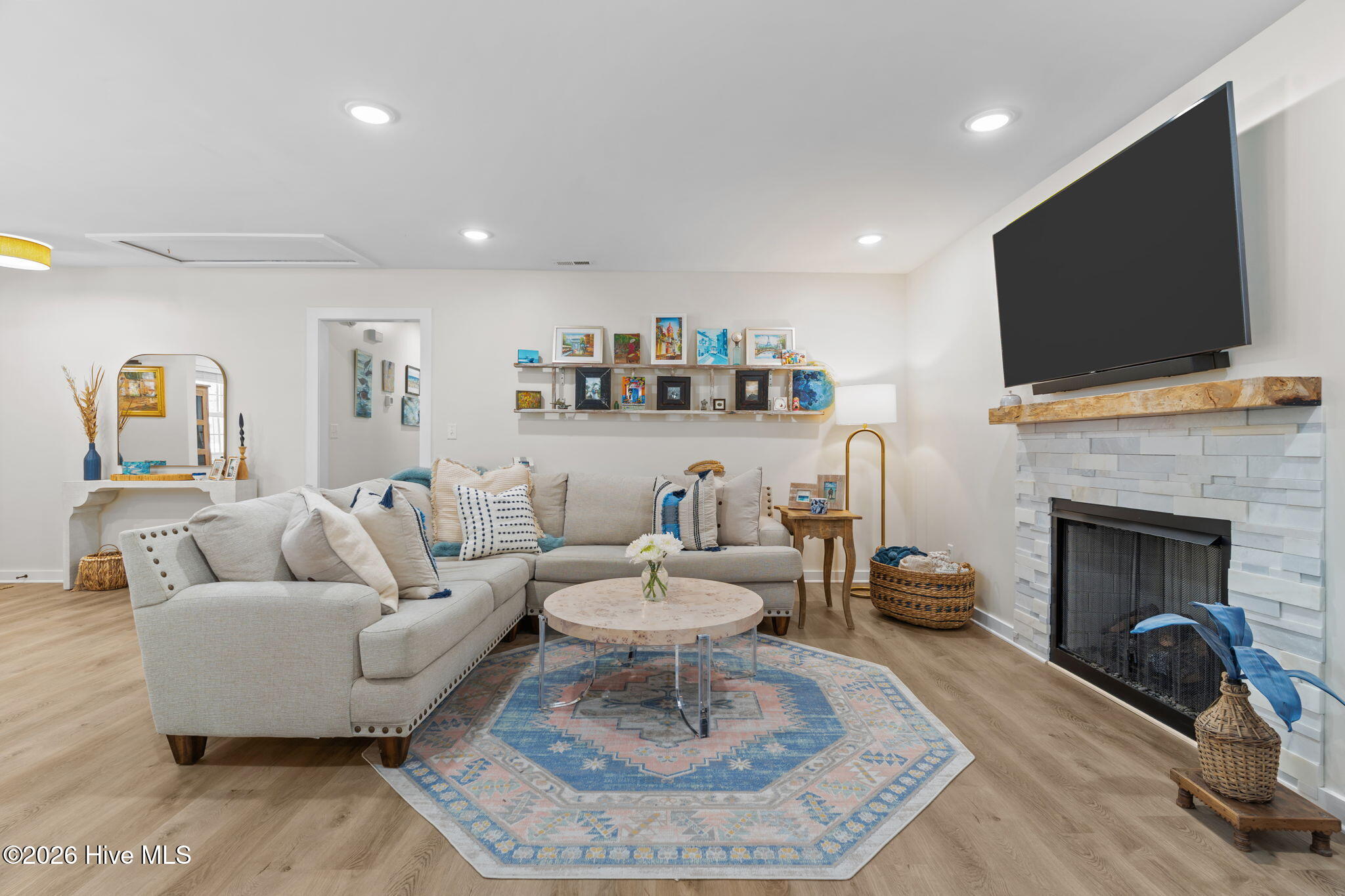 100552311 | Photo 24