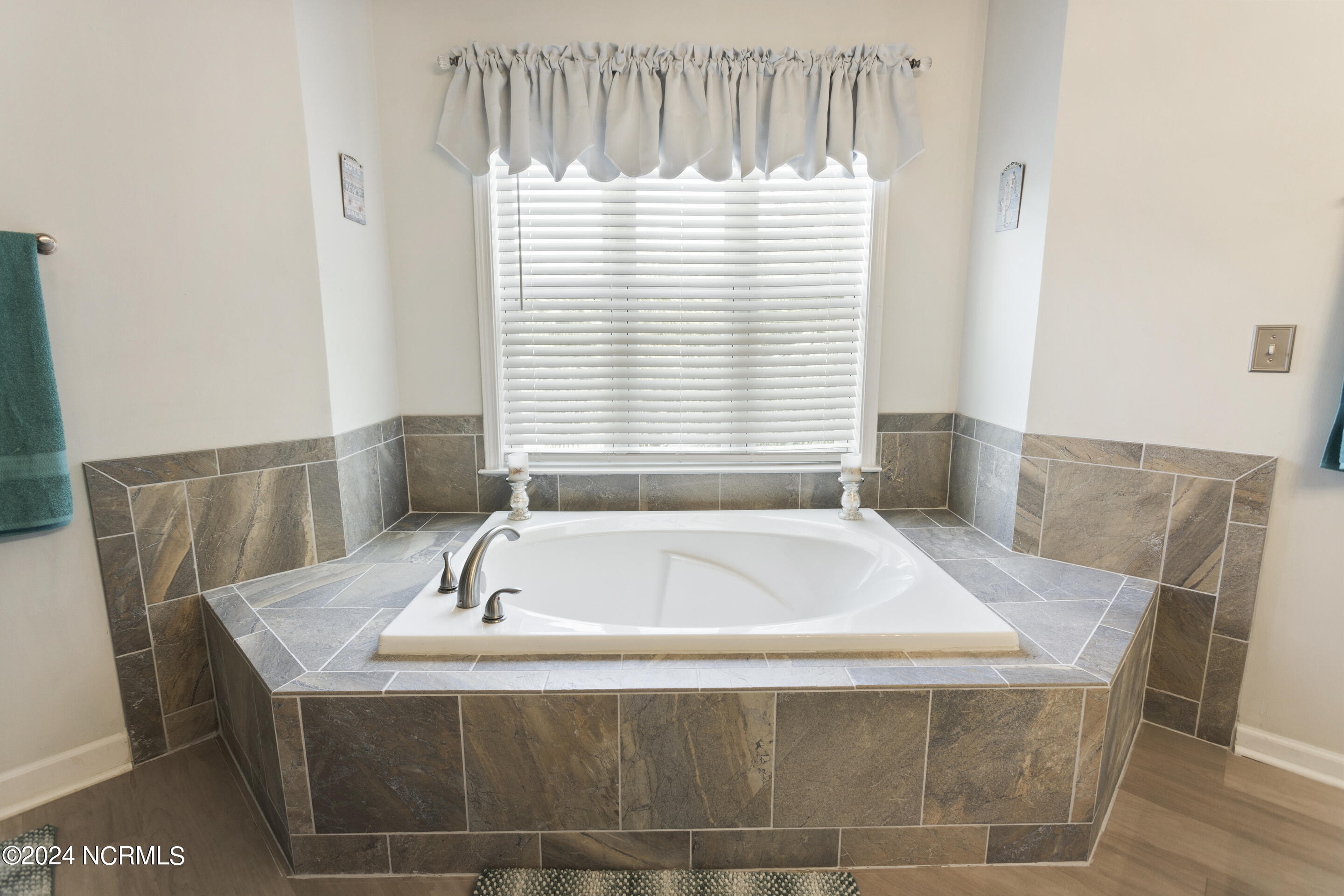 100529721 | Photo 34