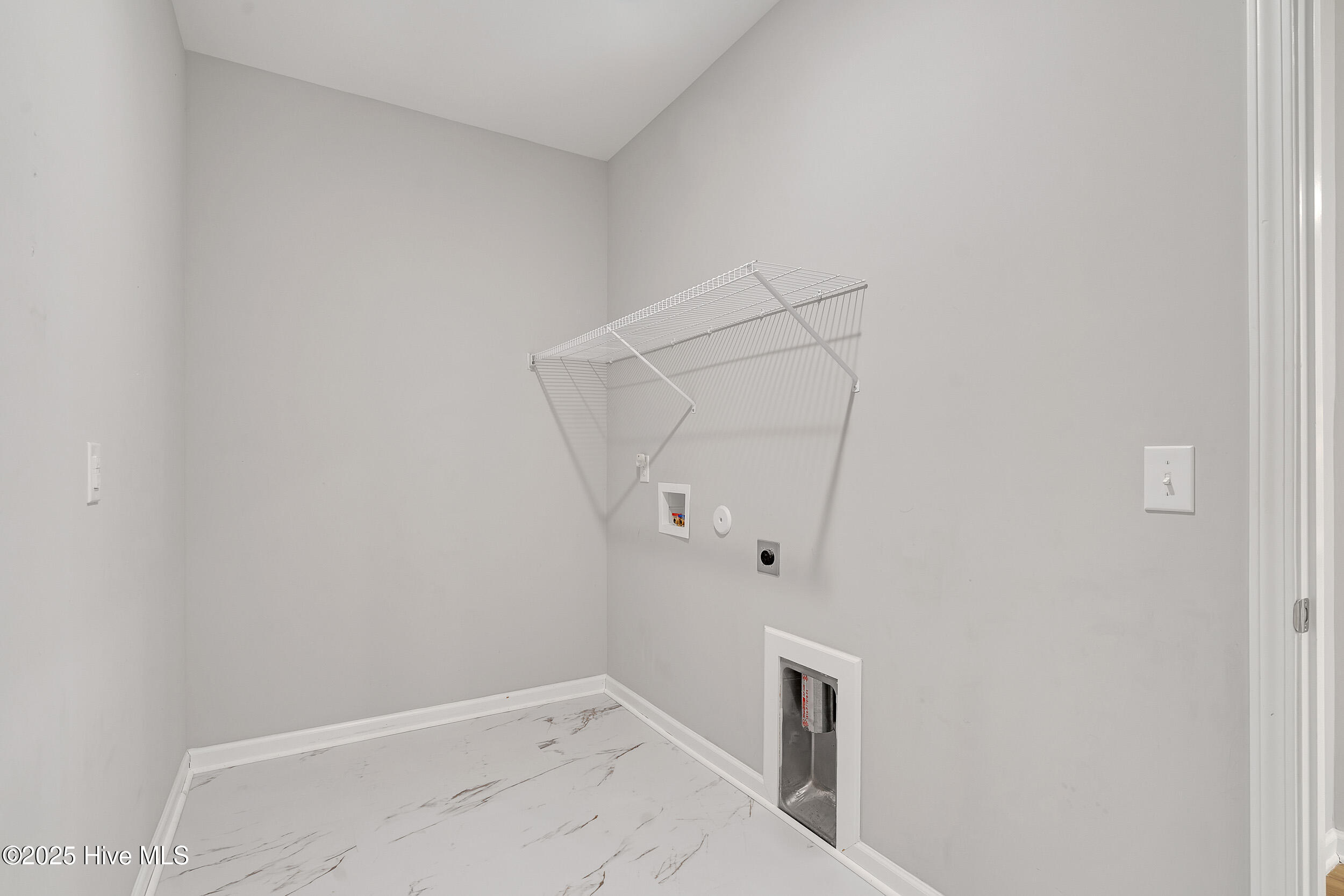 100544849 | Photo 18