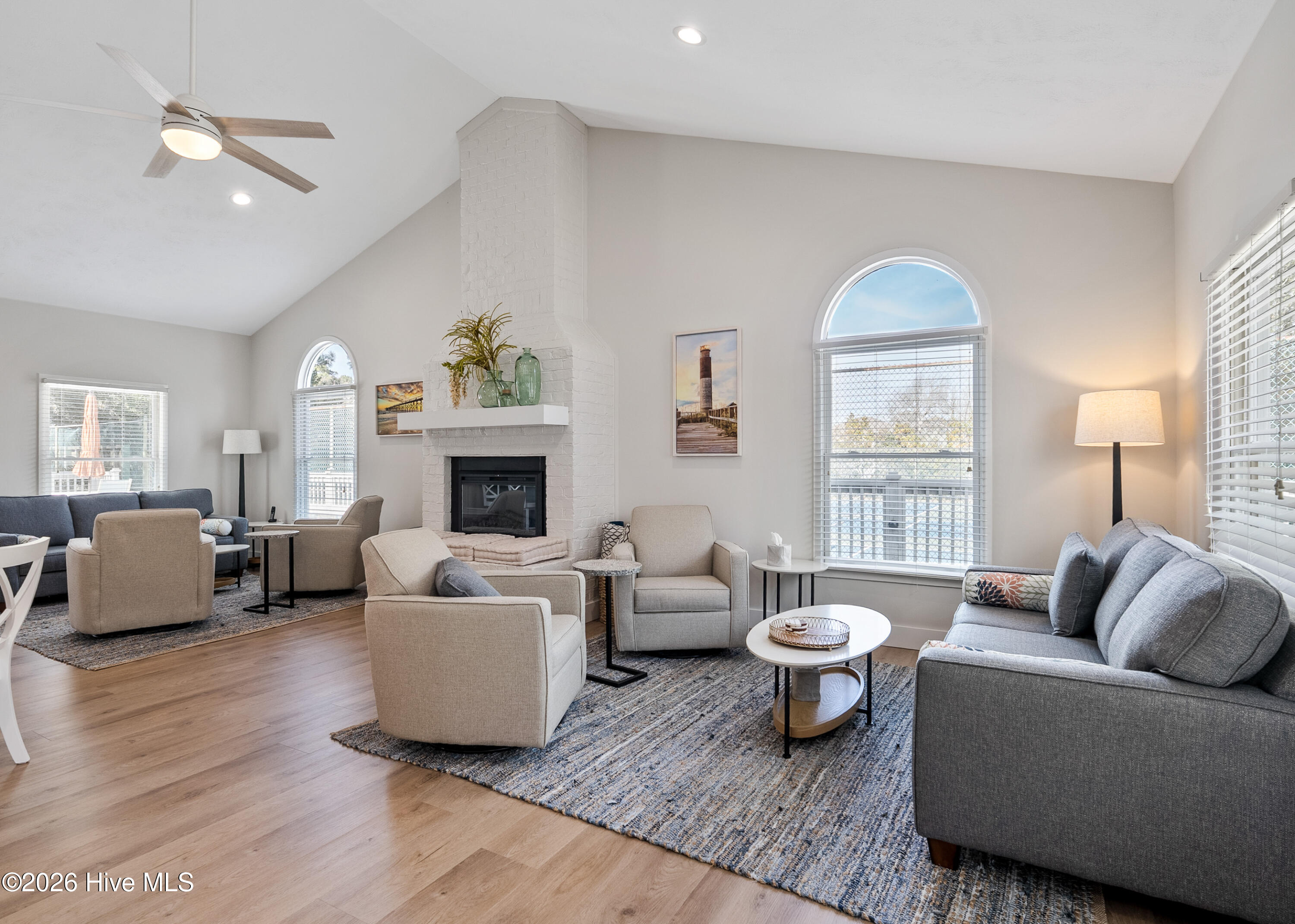 100550882 | Photo 64