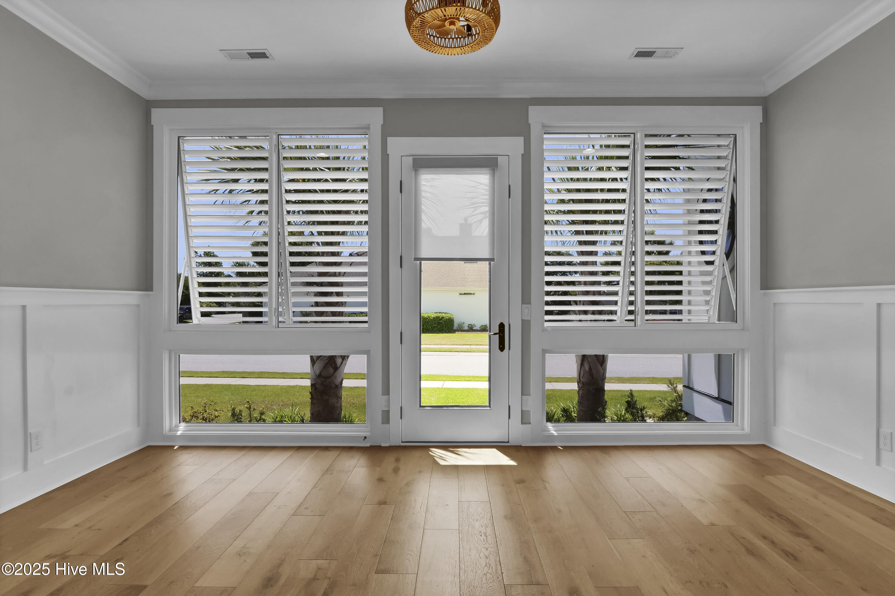 100550723 | Photo 15