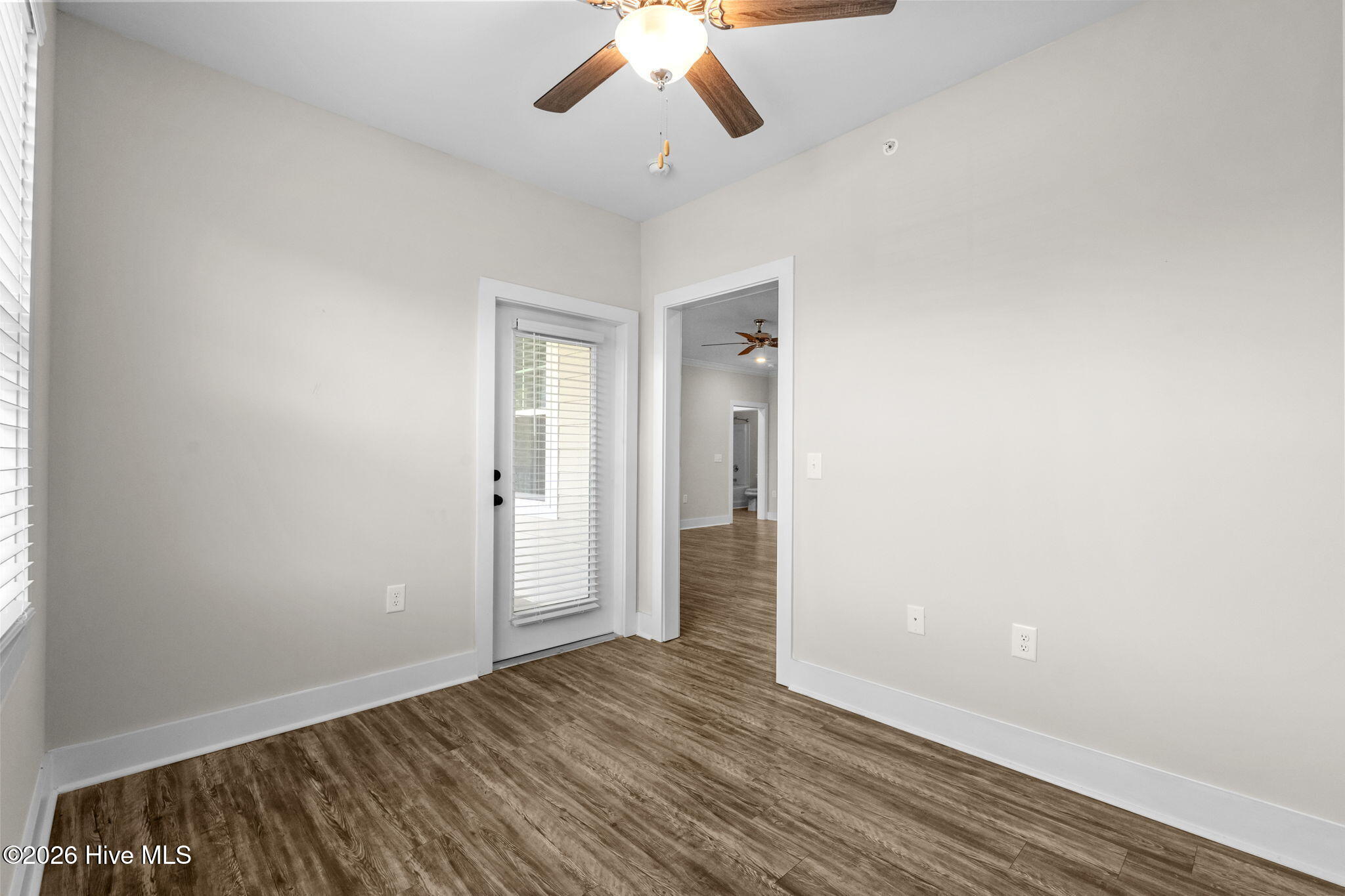 100566084 | Photo 36