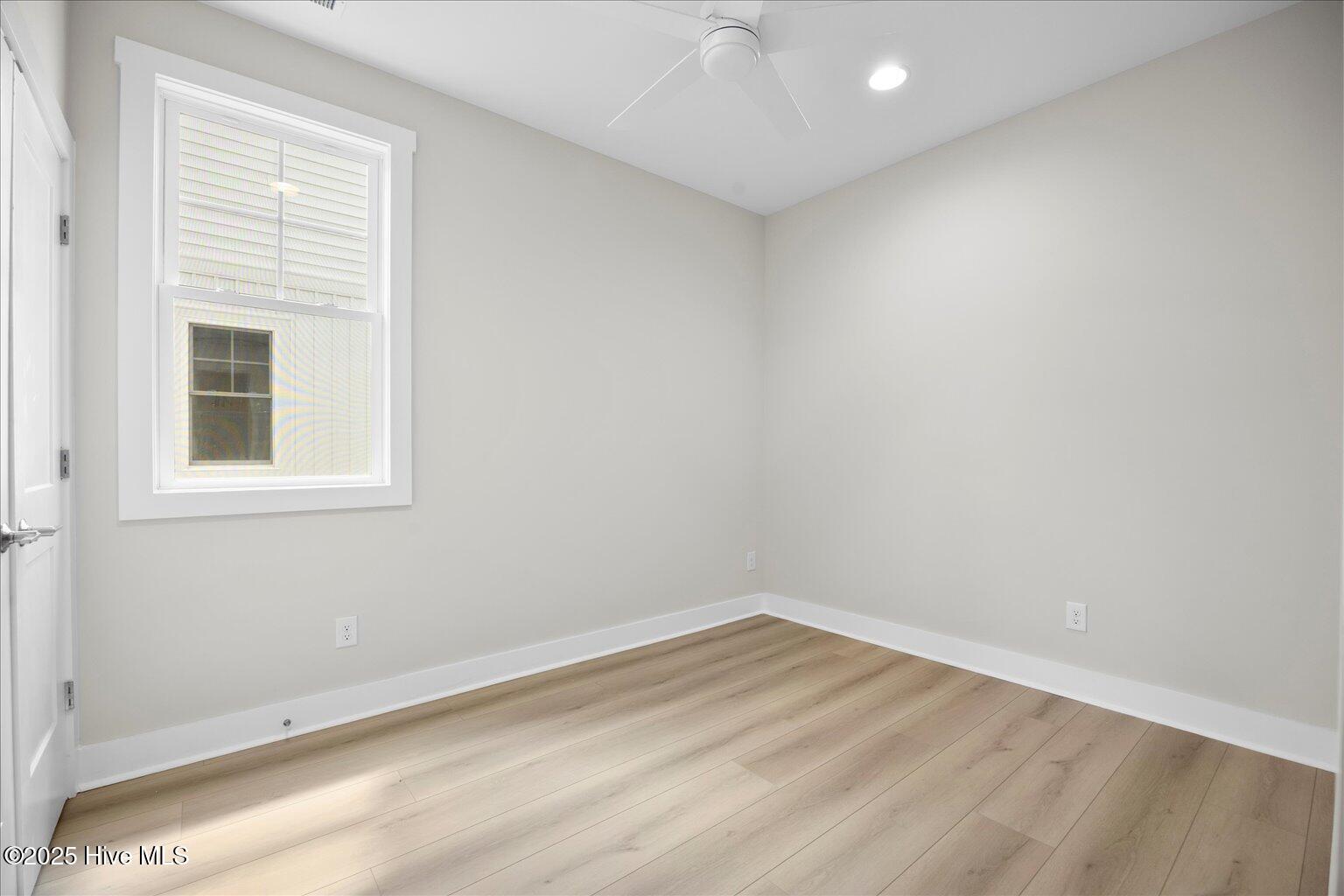 100515408 | Photo 24