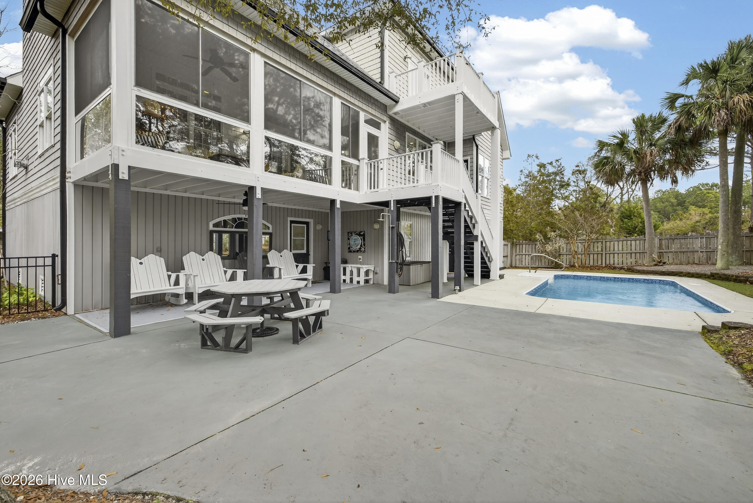 100557060 | Photo 66