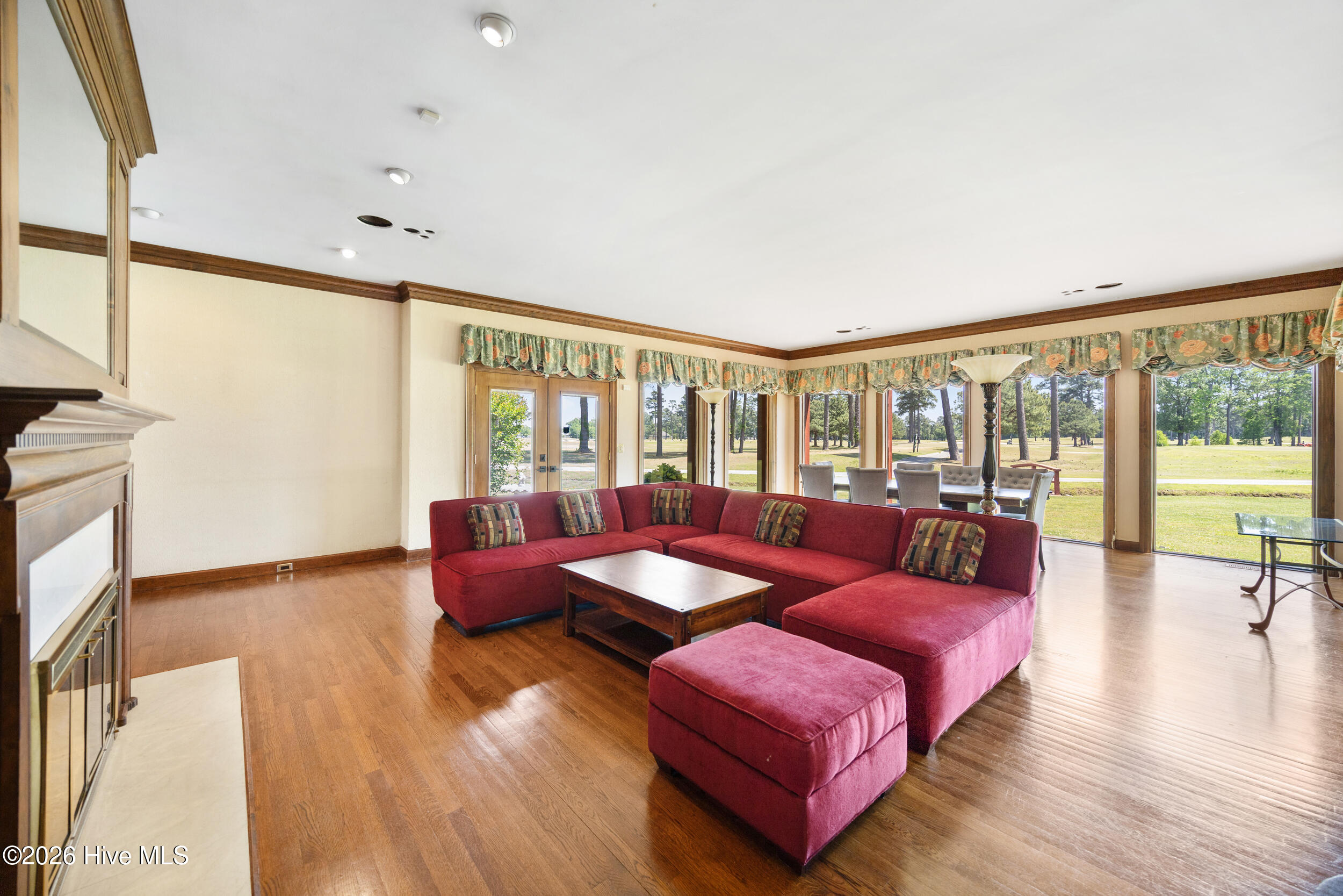015 ccd 260504 family room 1