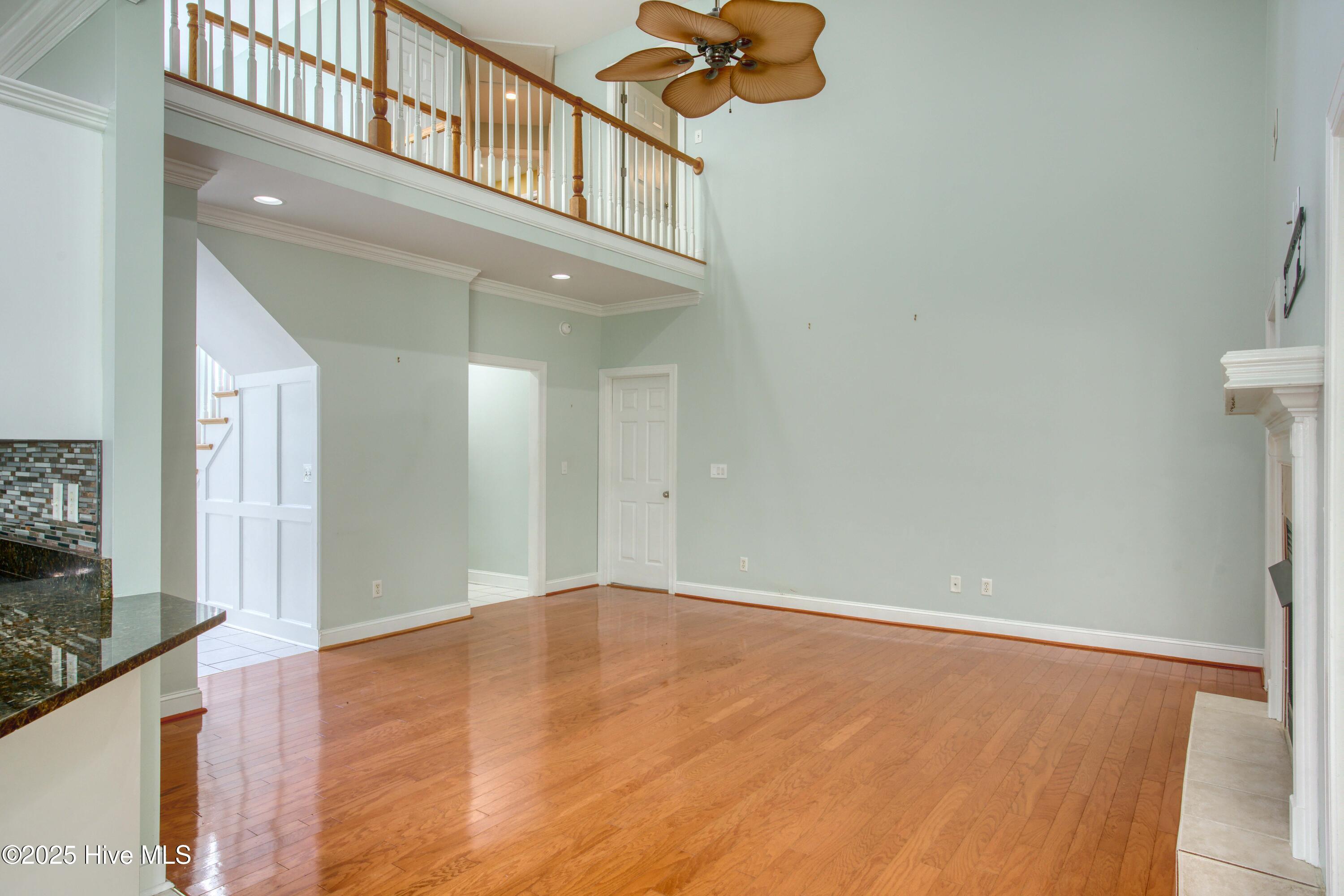 100515655 | Photo 18