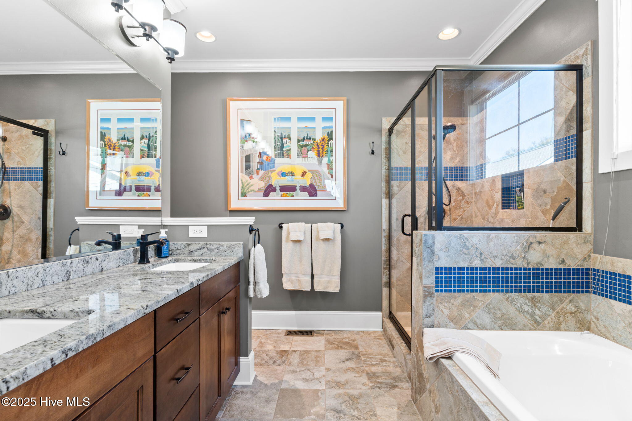 100569449 | Photo 42