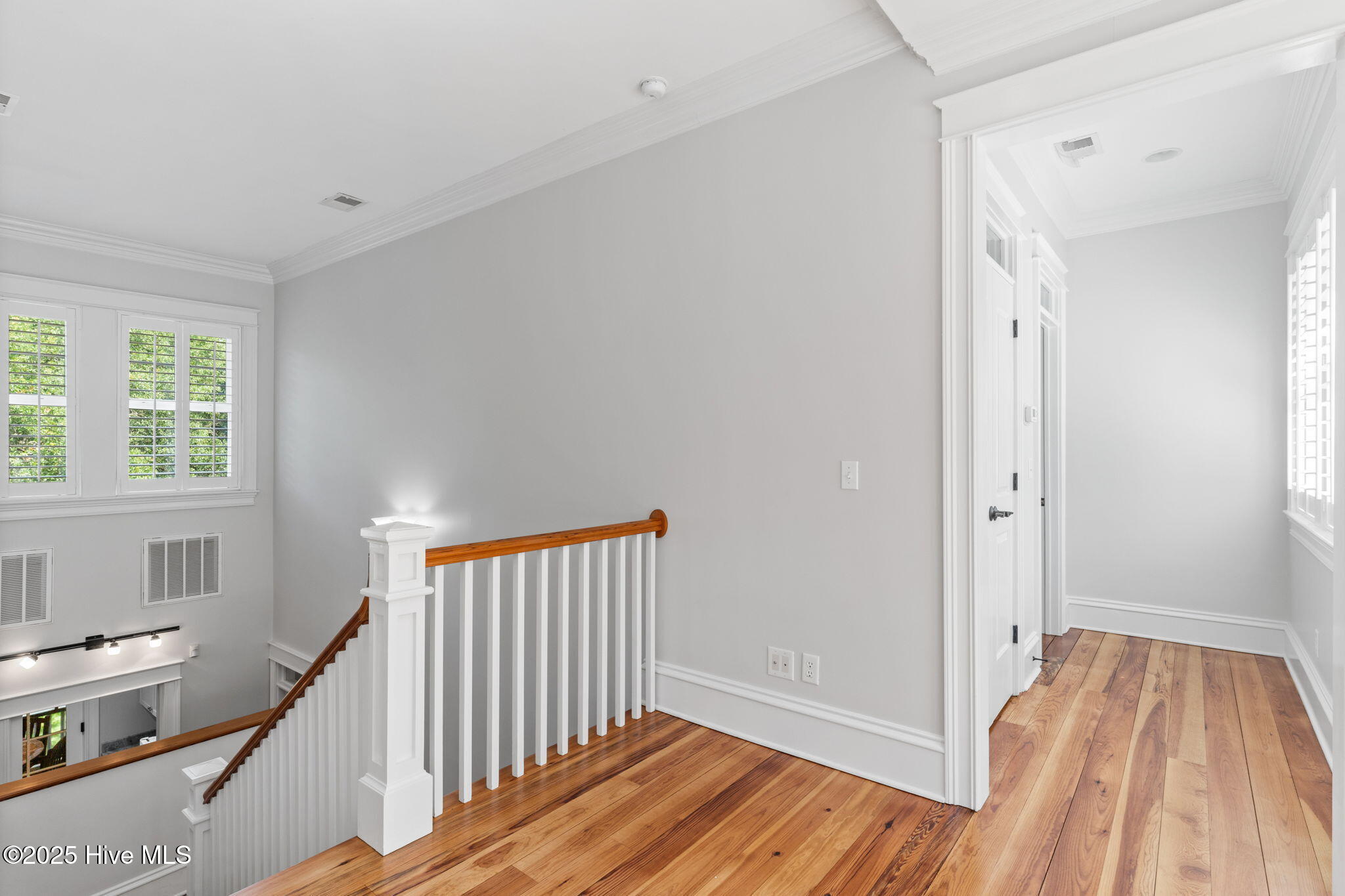 100512246 | Photo 39