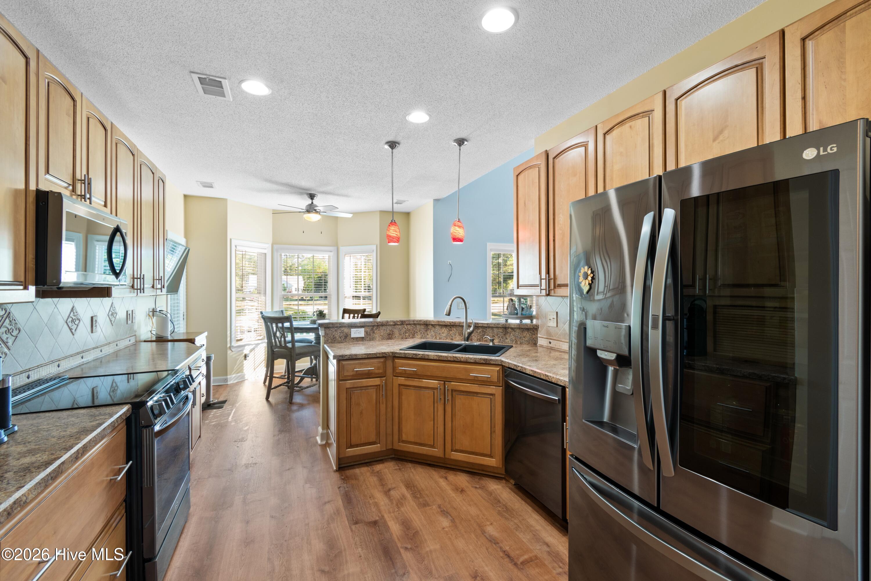 100564906 | Photo 16