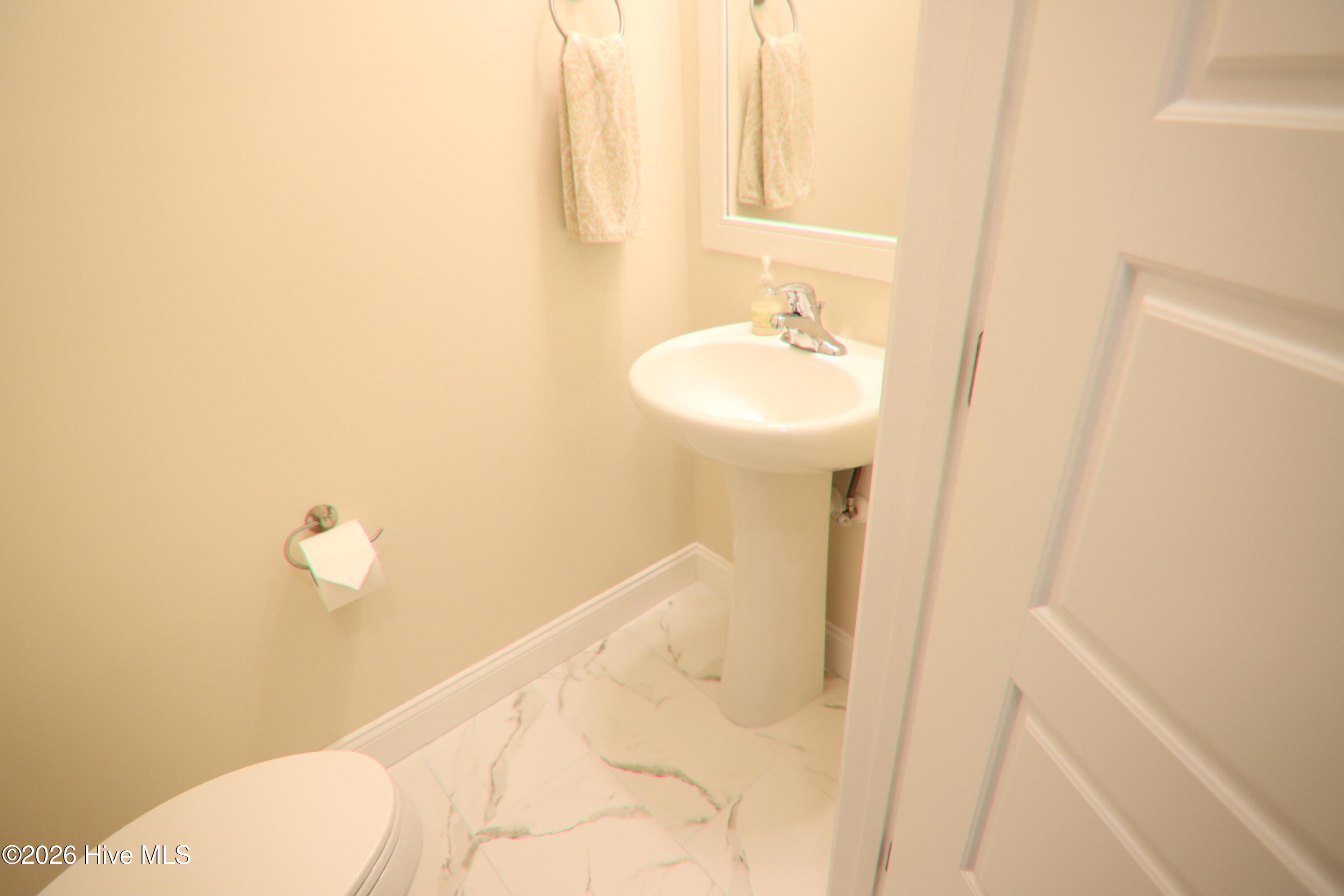 100565825 | Photo 13