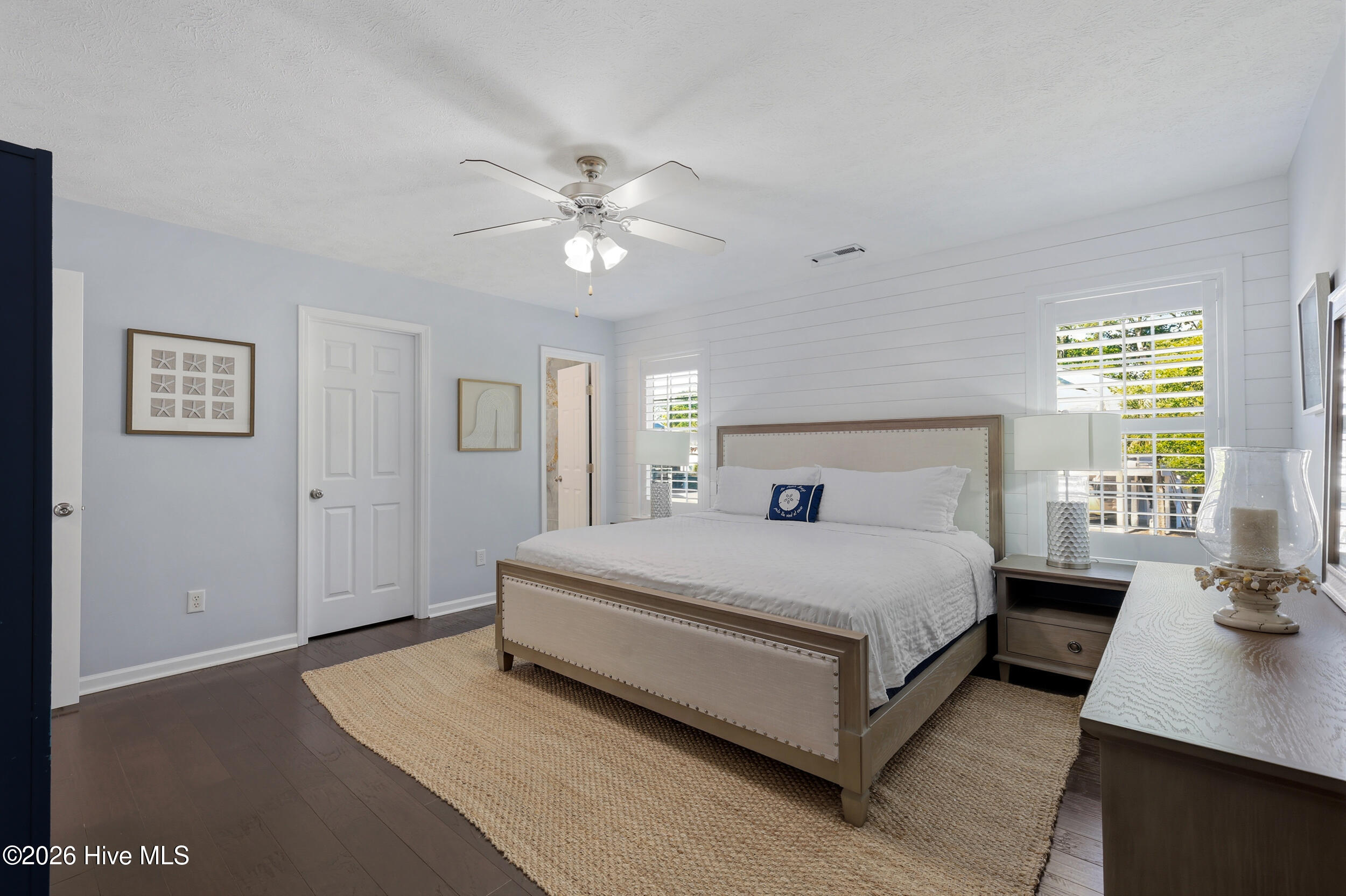 100567989 | Photo 24