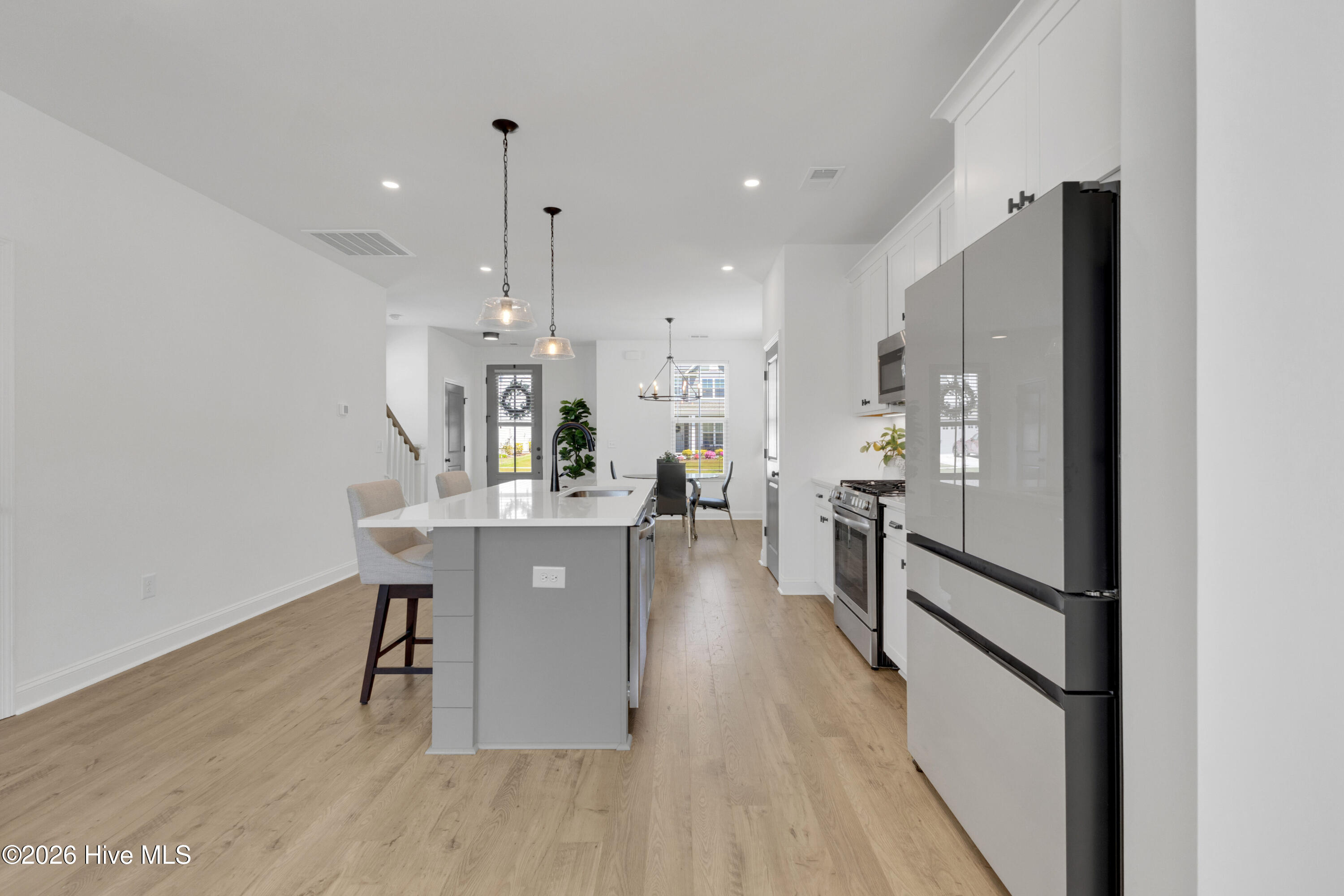 100566807 | Photo 16