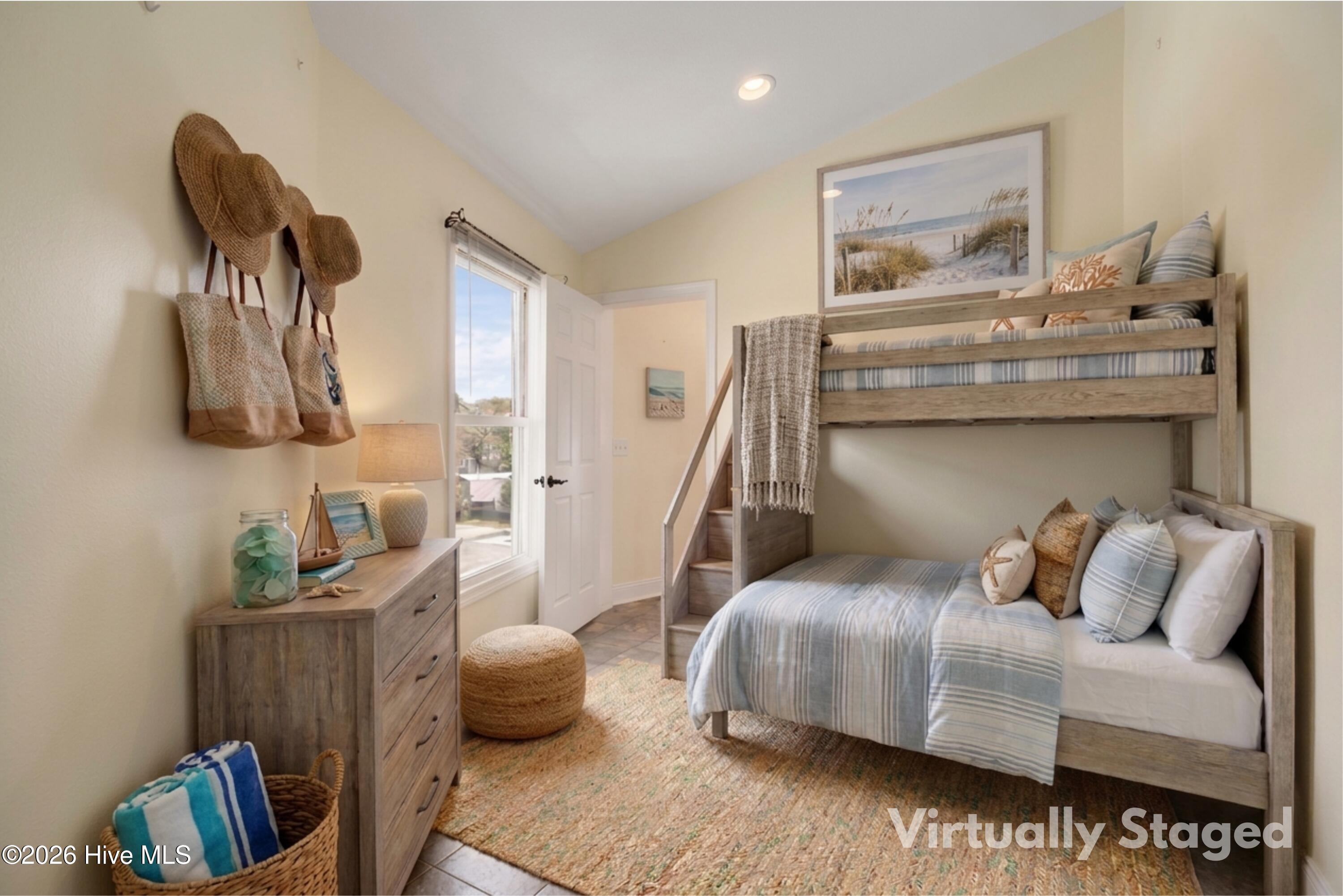 100562809 | Photo 22