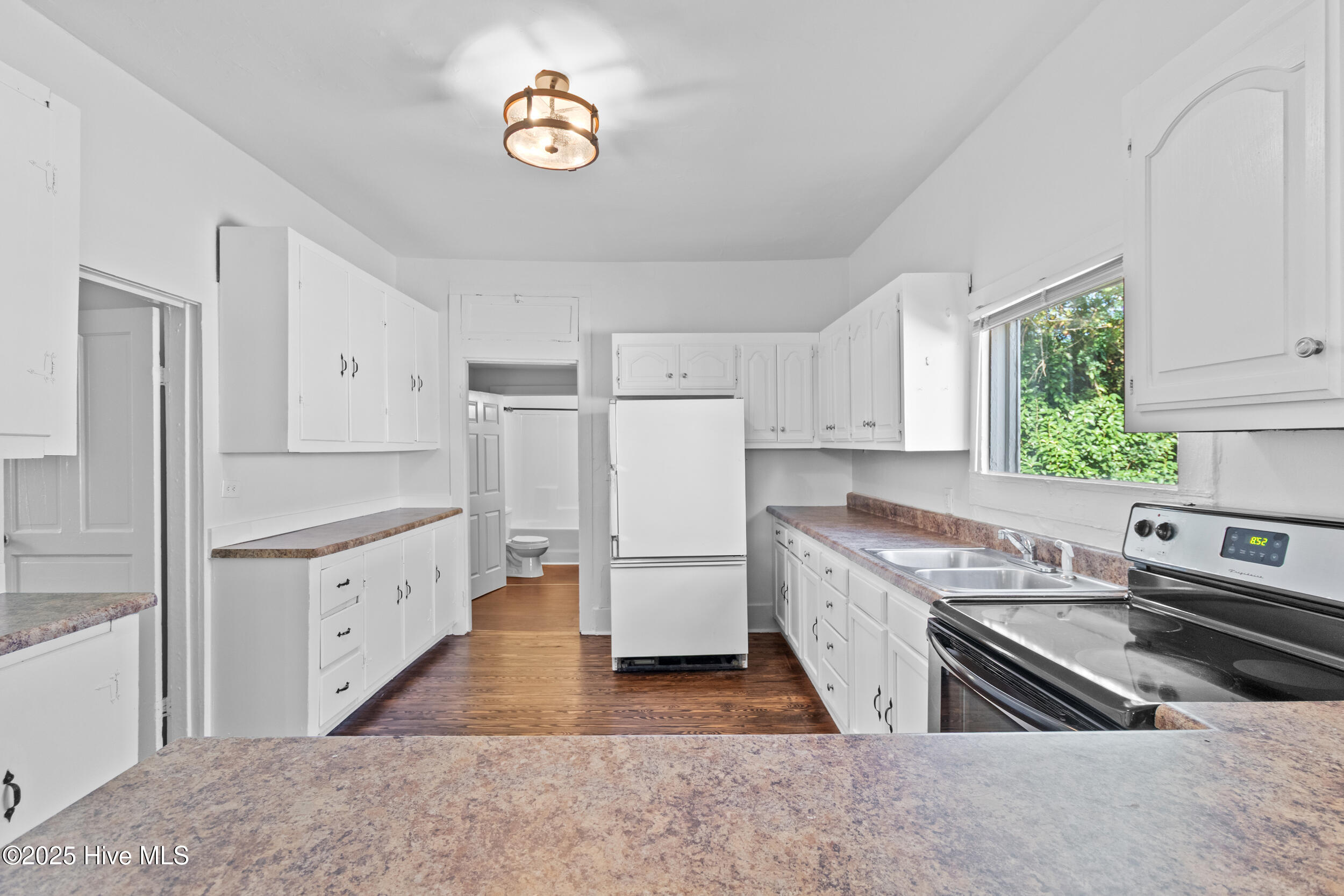 100544769 | Photo 12